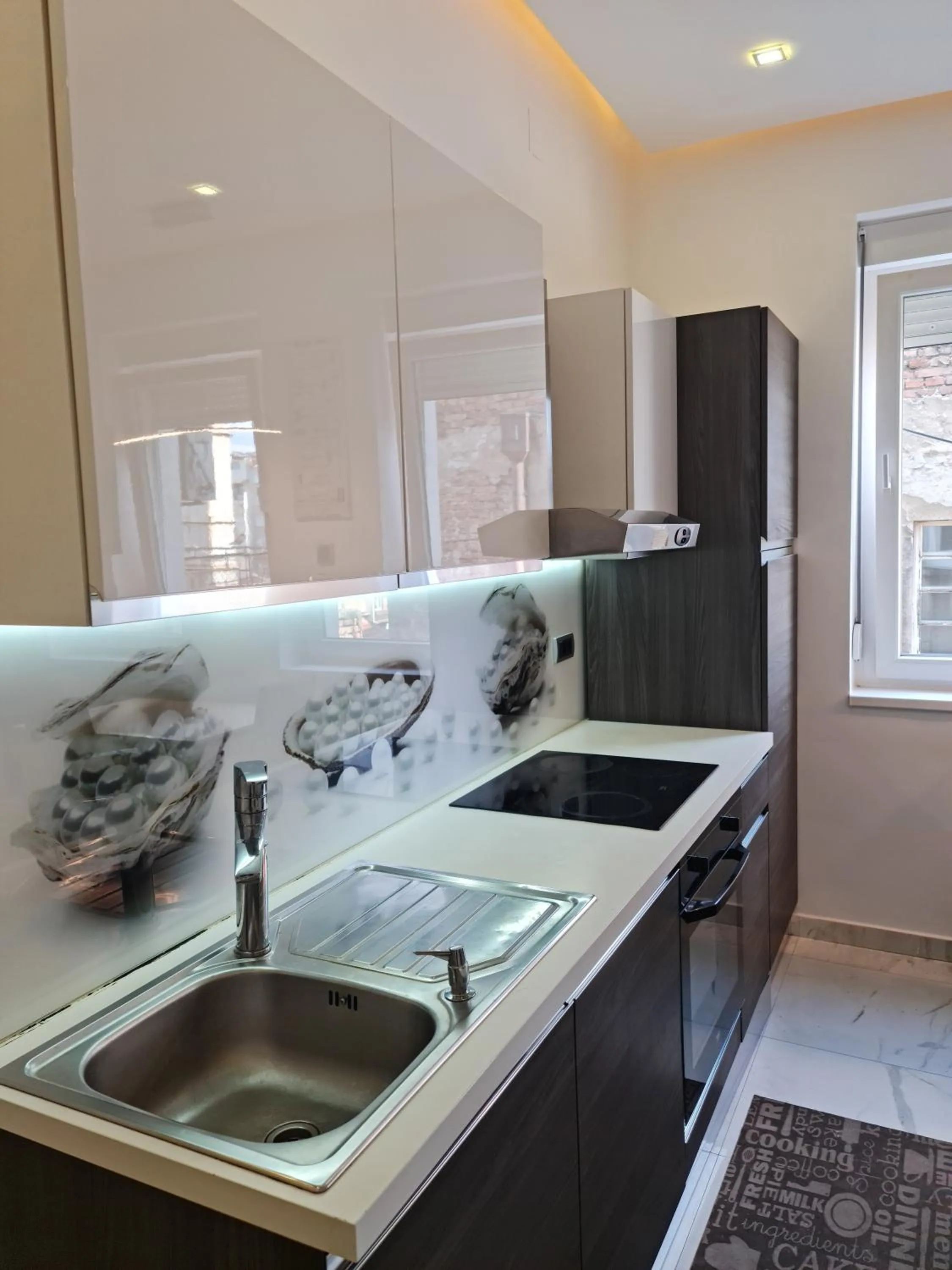 Kitchen or kitchenette in Central Park Apartments