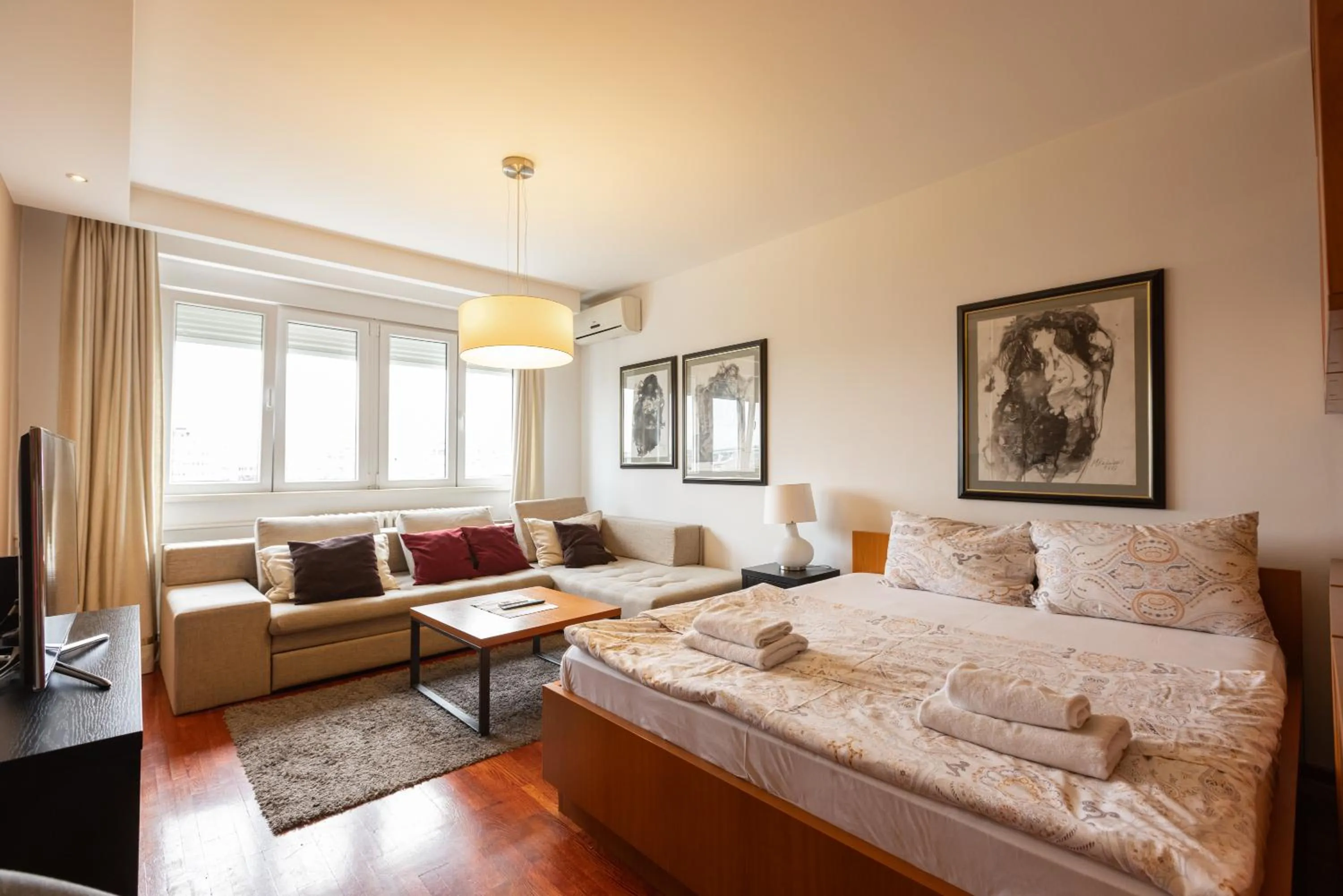 Bed in Central Park Apartments