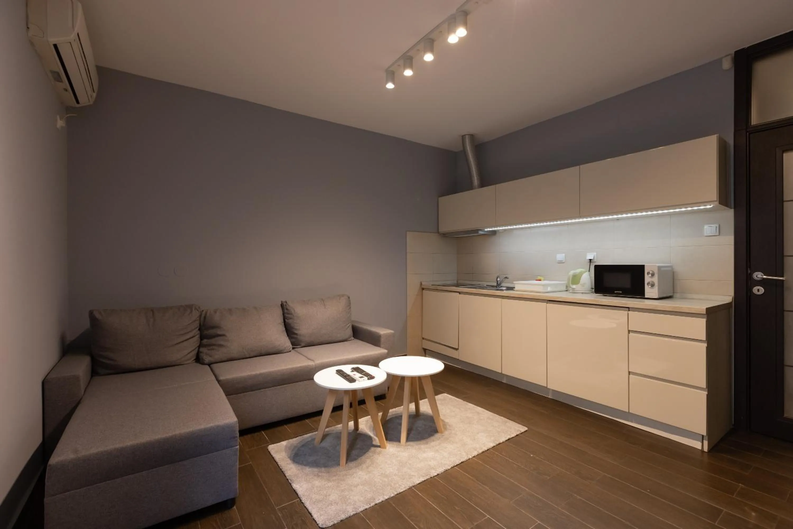 Kitchen or kitchenette in Central Park Apartments