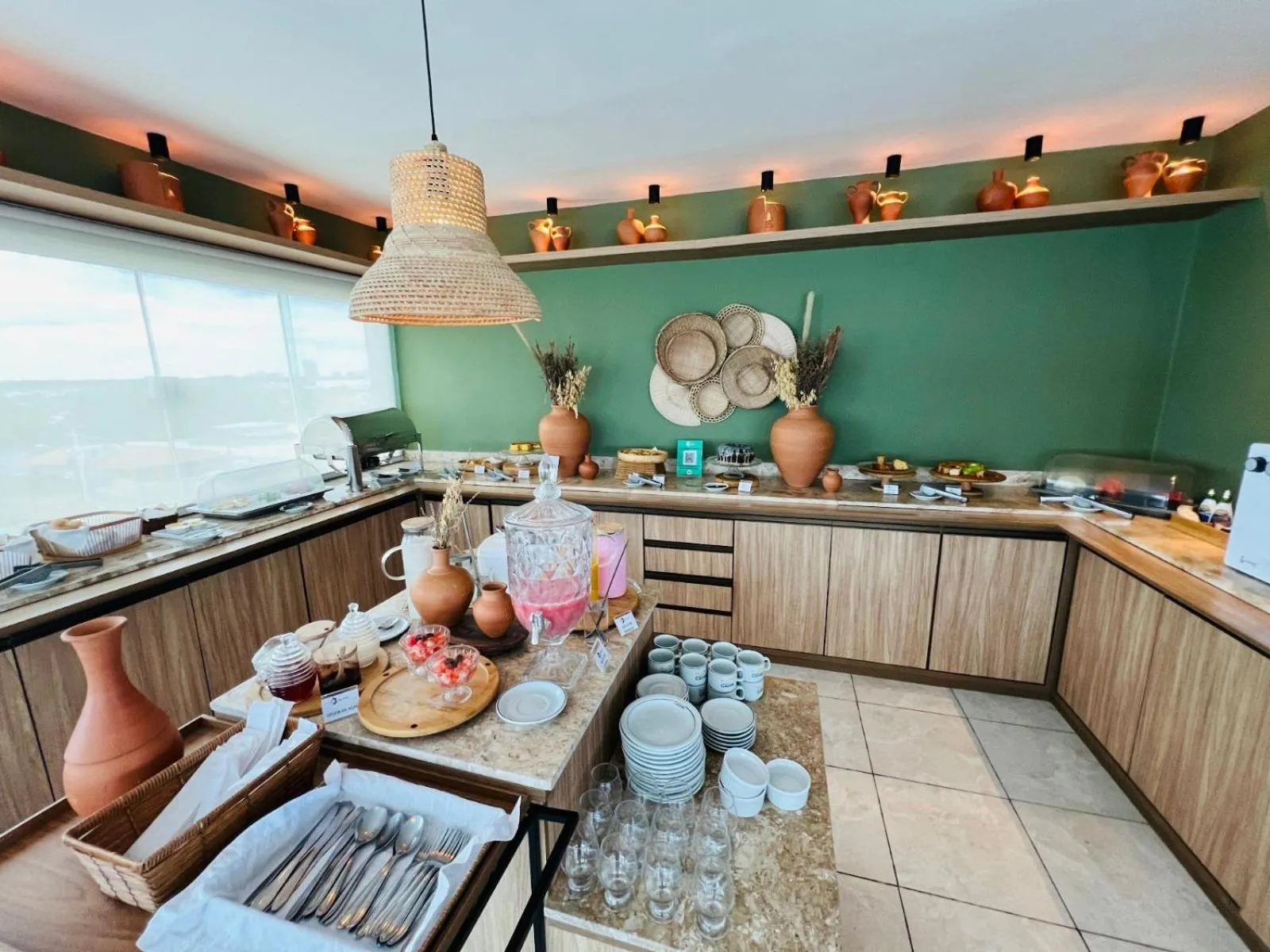 Restaurant/places to eat in Belaris Hotel