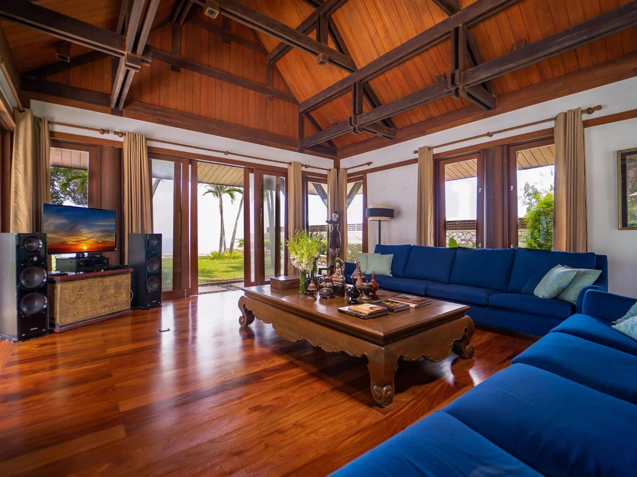 Communal lounge/ TV room in Villa Chada