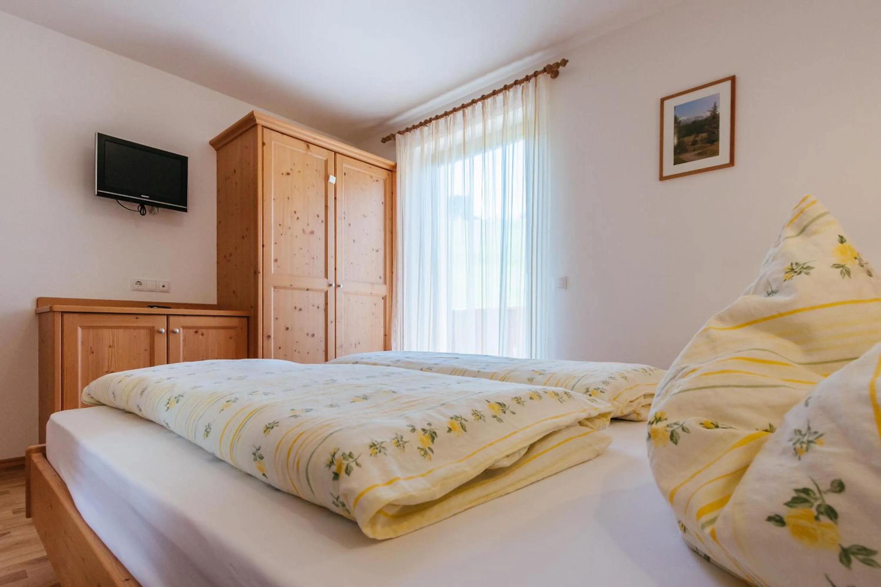 Photo of the whole room, Bed in Residence Speckerhof