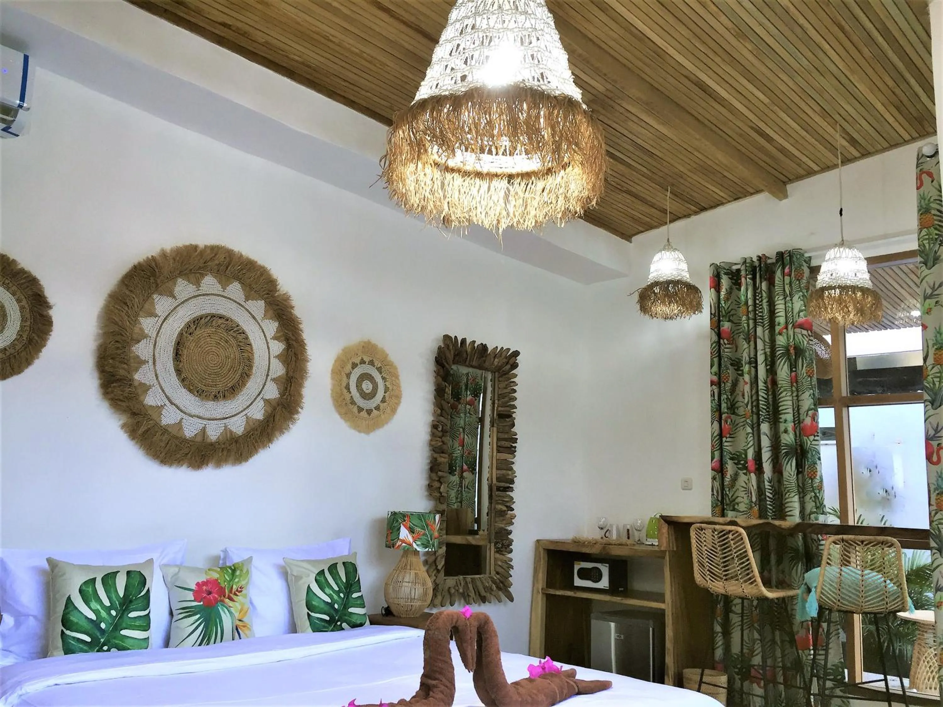 Decorative detail, Bed in Flamingo