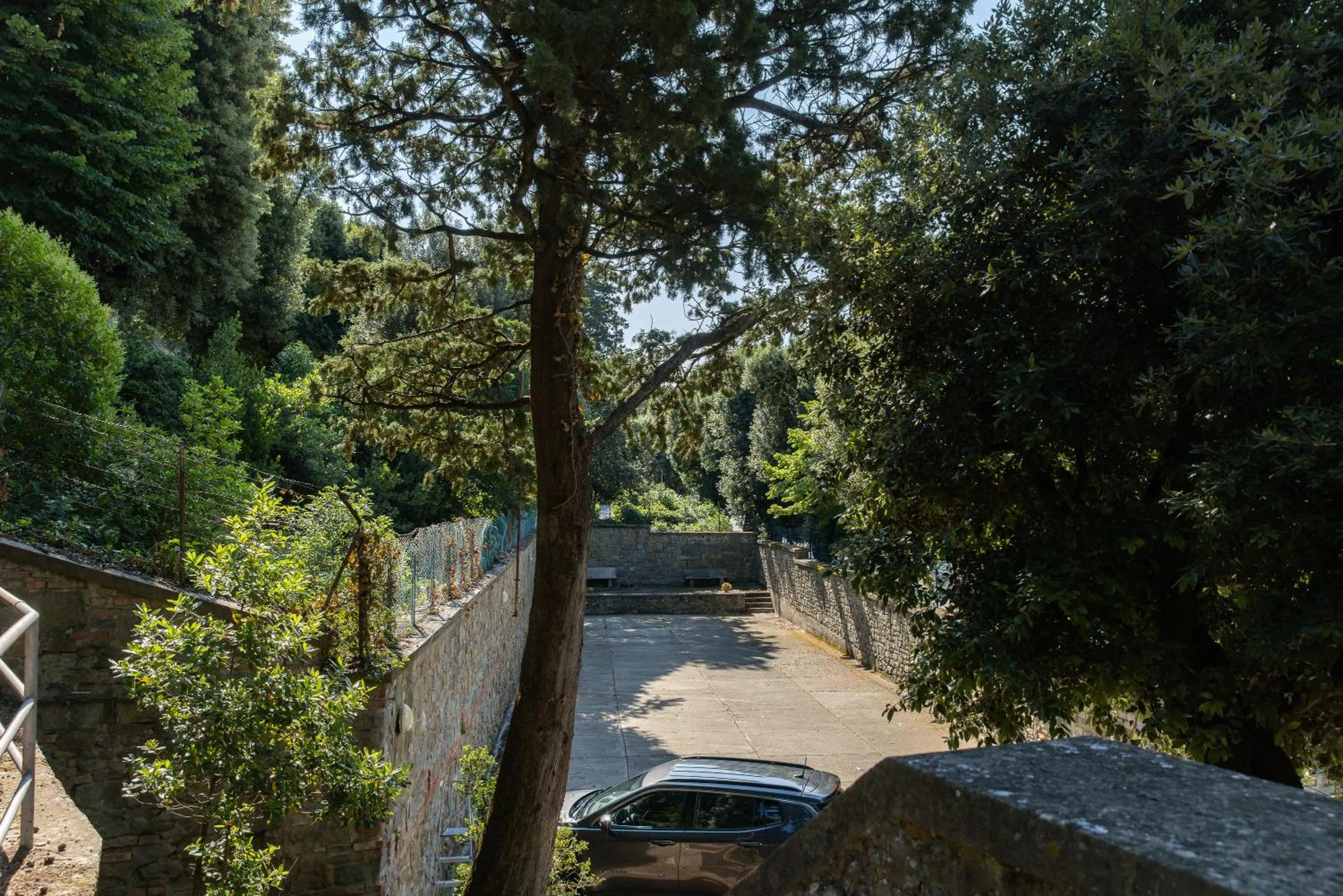 Parking in Villa Santa Margherita - Albergo