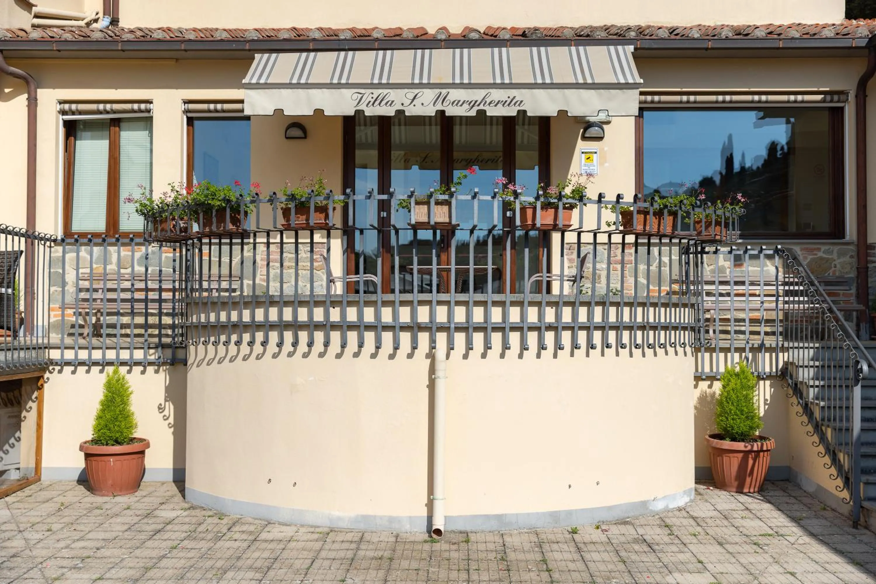 Facade/entrance in Villa Santa Margherita - Albergo