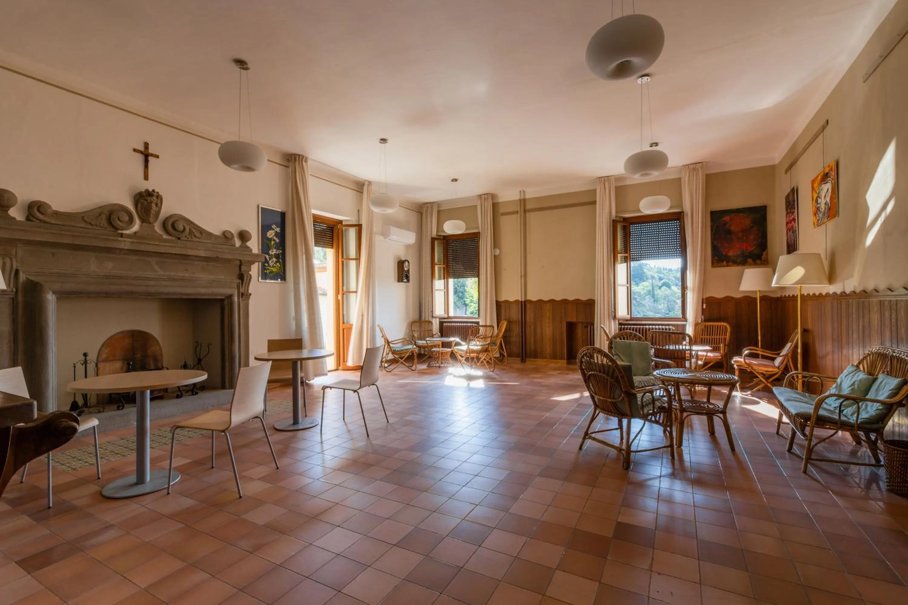 Communal lounge/ TV room in Villa Santa Margherita - Albergo