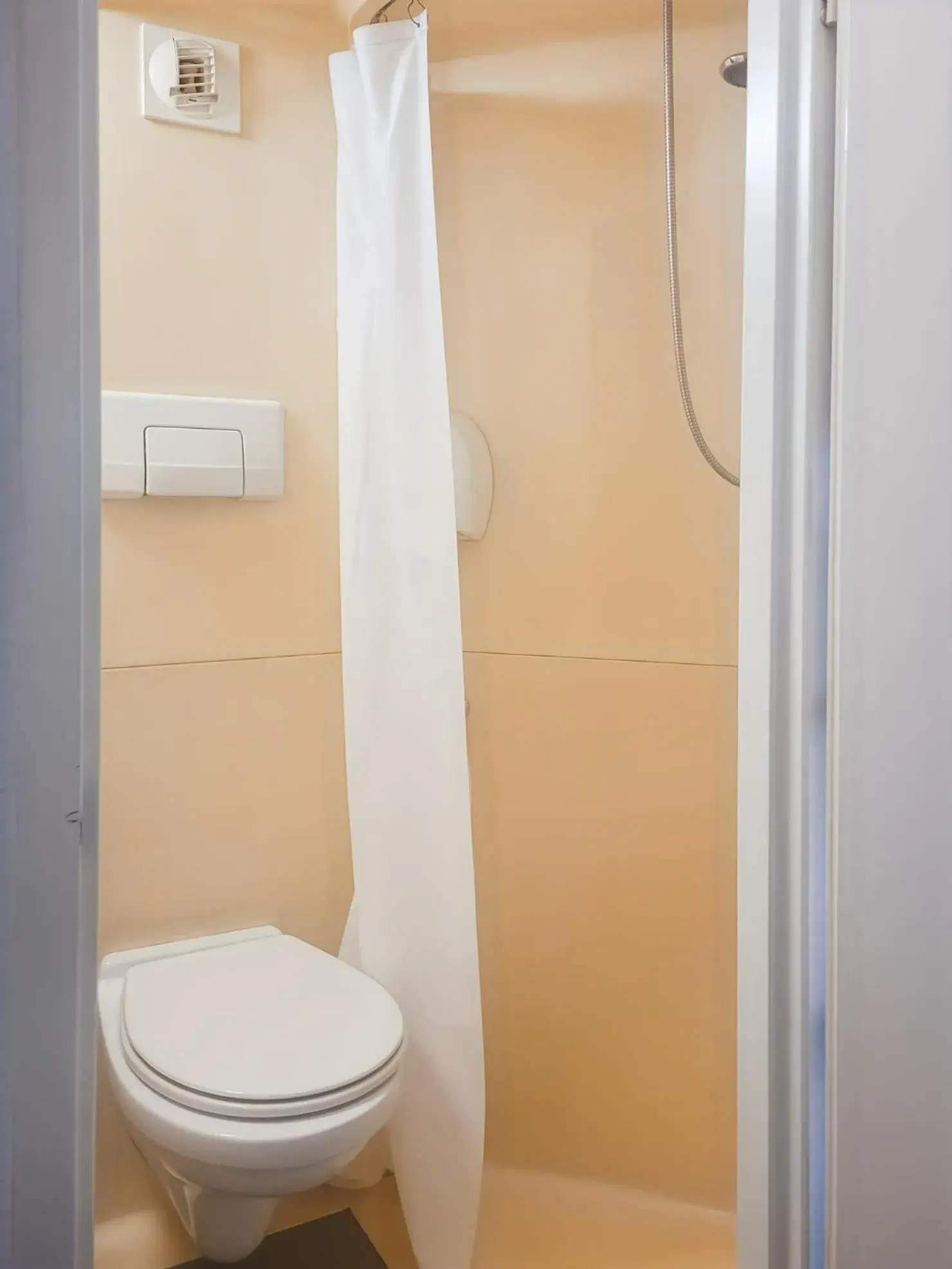 Triple Room in Good Night Hotel Triple Room in Good Night Hotel