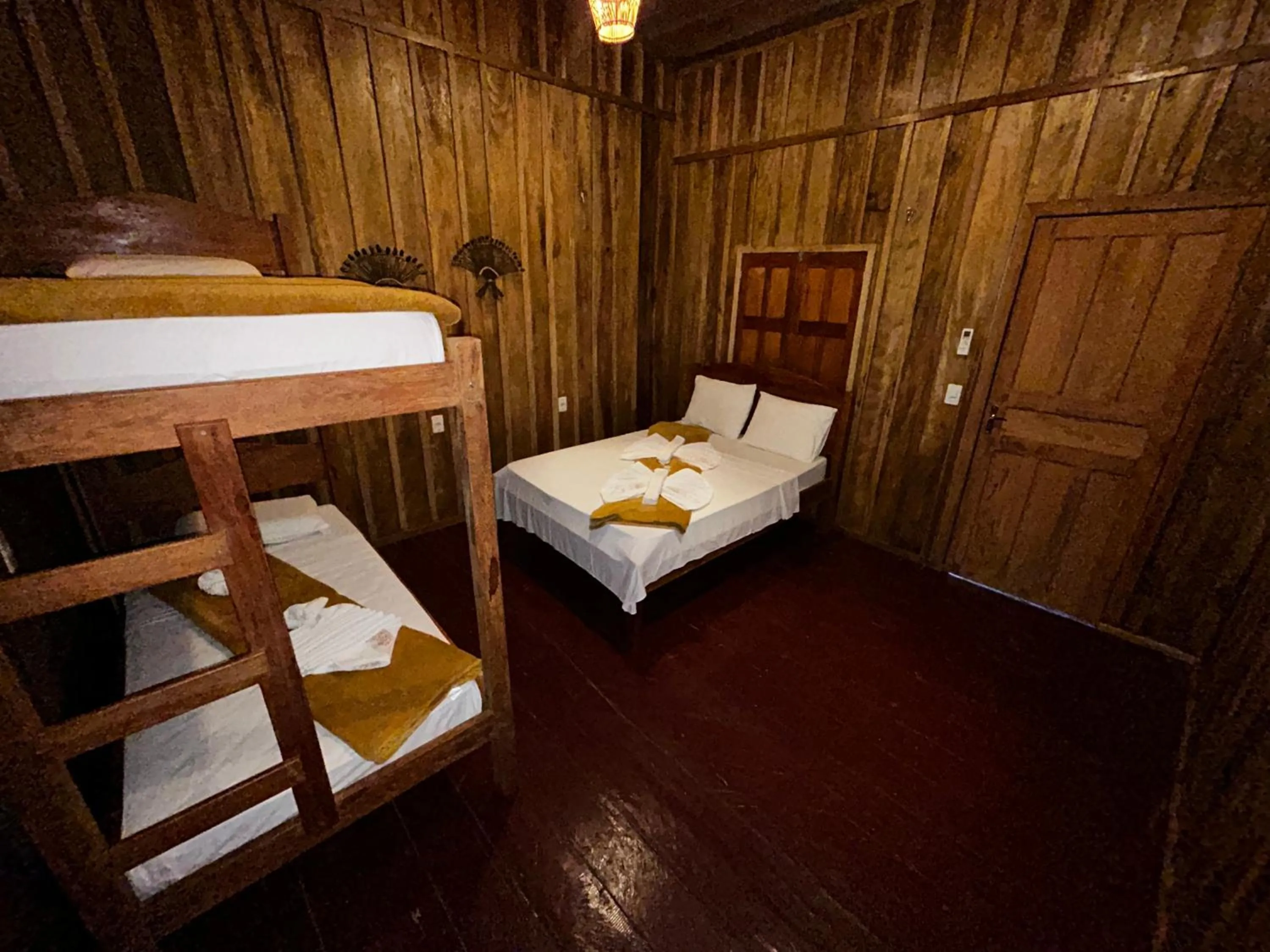 Bed in Vista do Lago Jungle Lodge