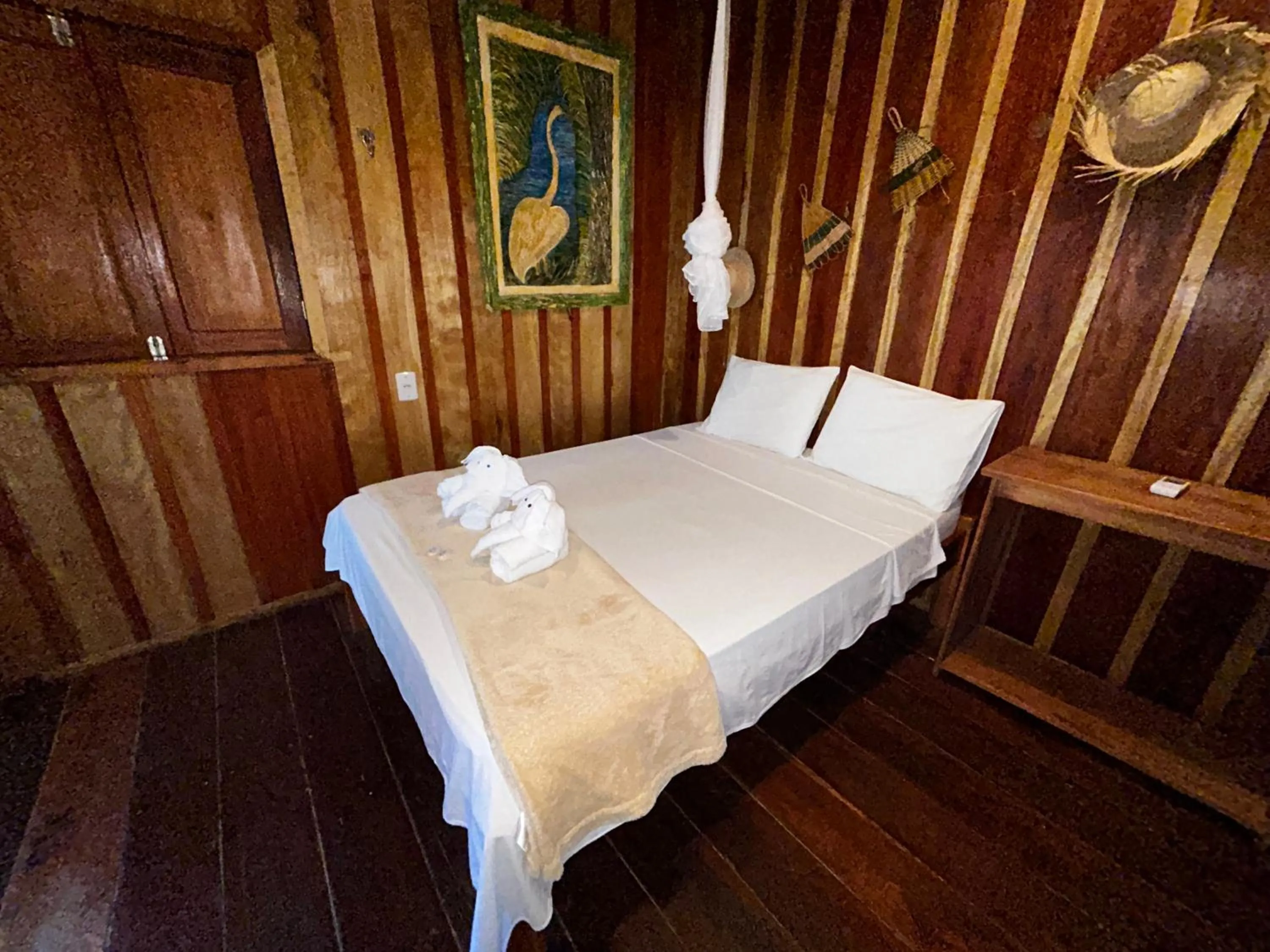 Bed in Vista do Lago Jungle Lodge