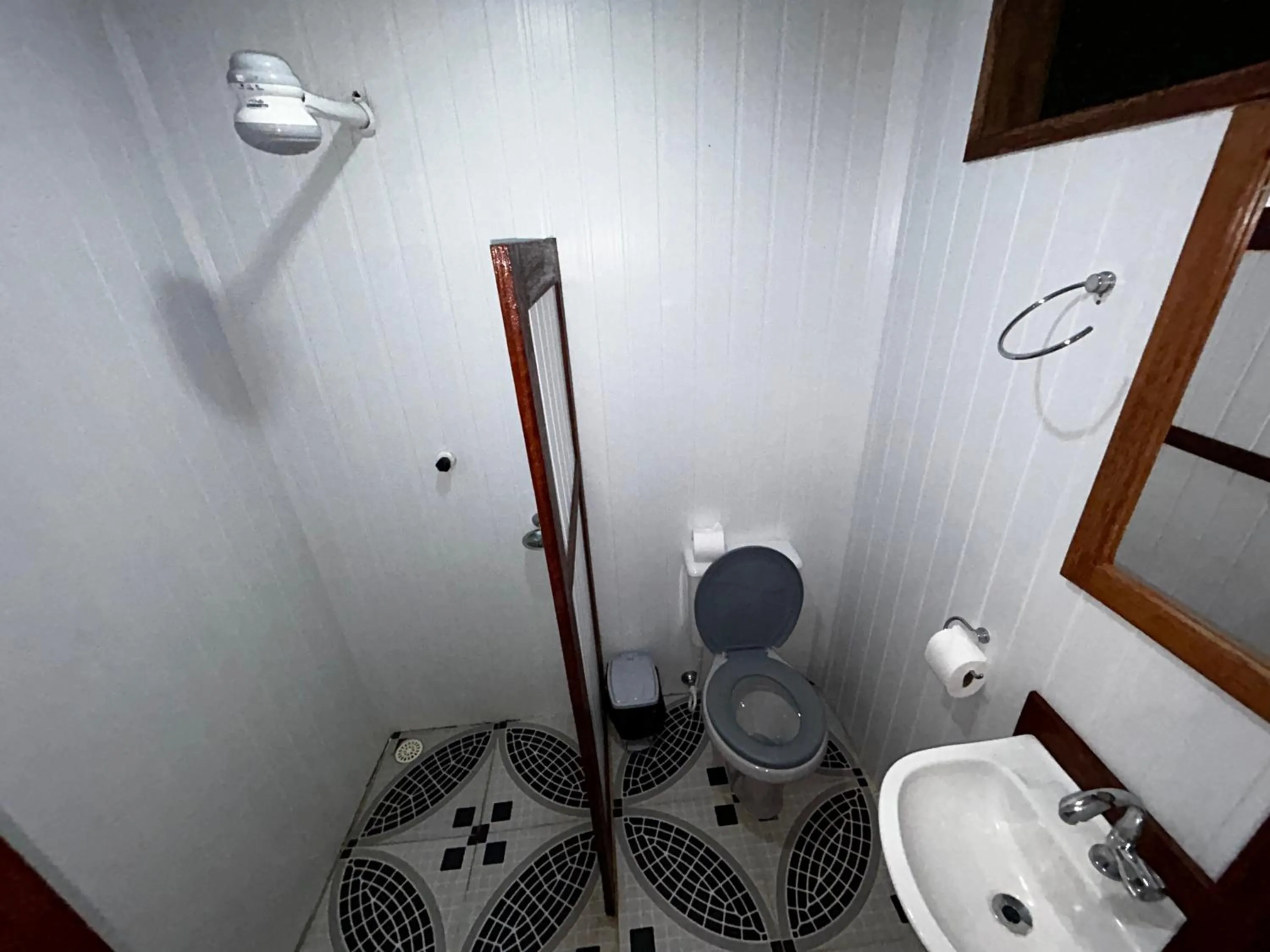 Shower in Vista do Lago Jungle Lodge