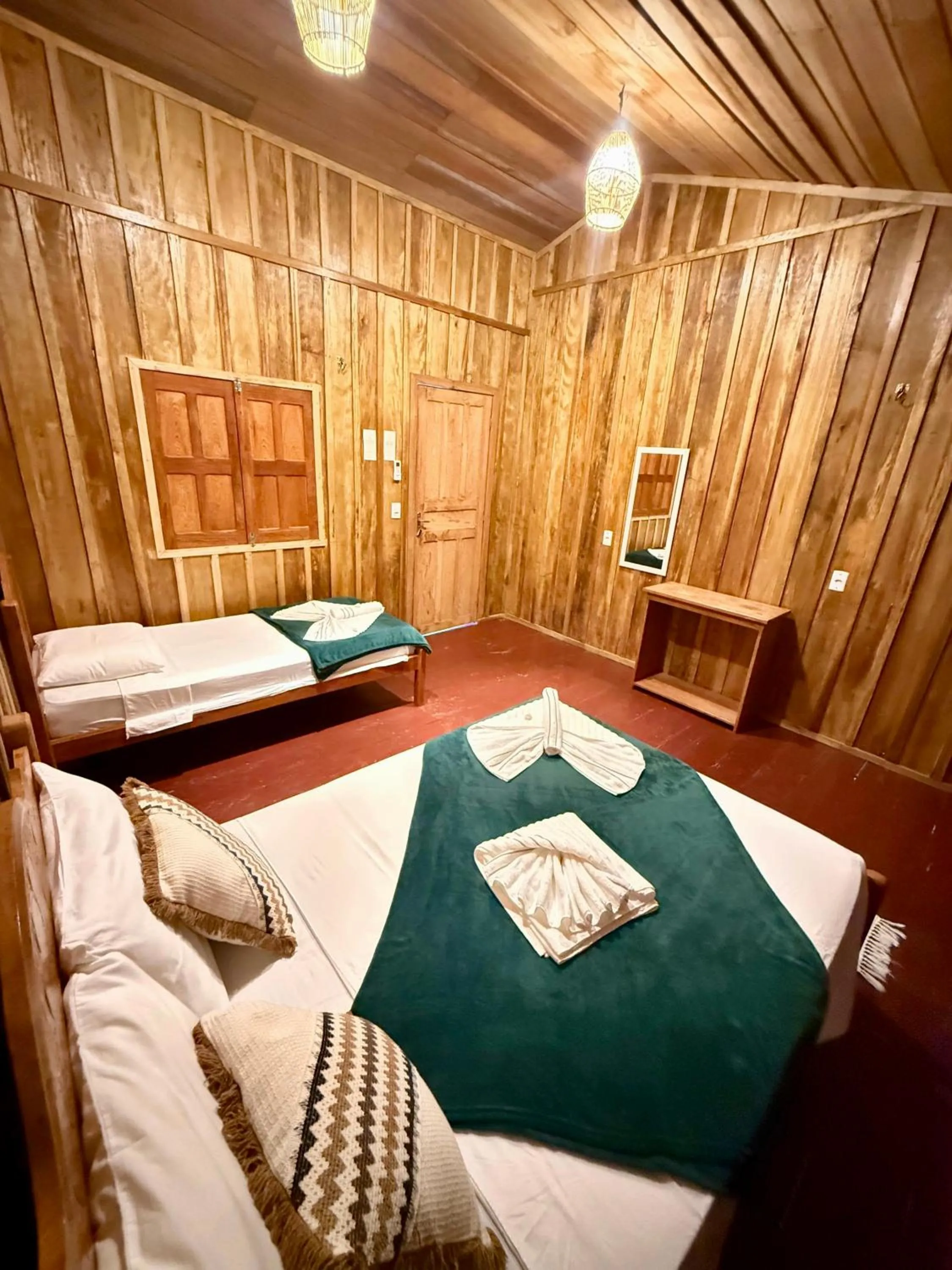 Bed in Vista do Lago Jungle Lodge