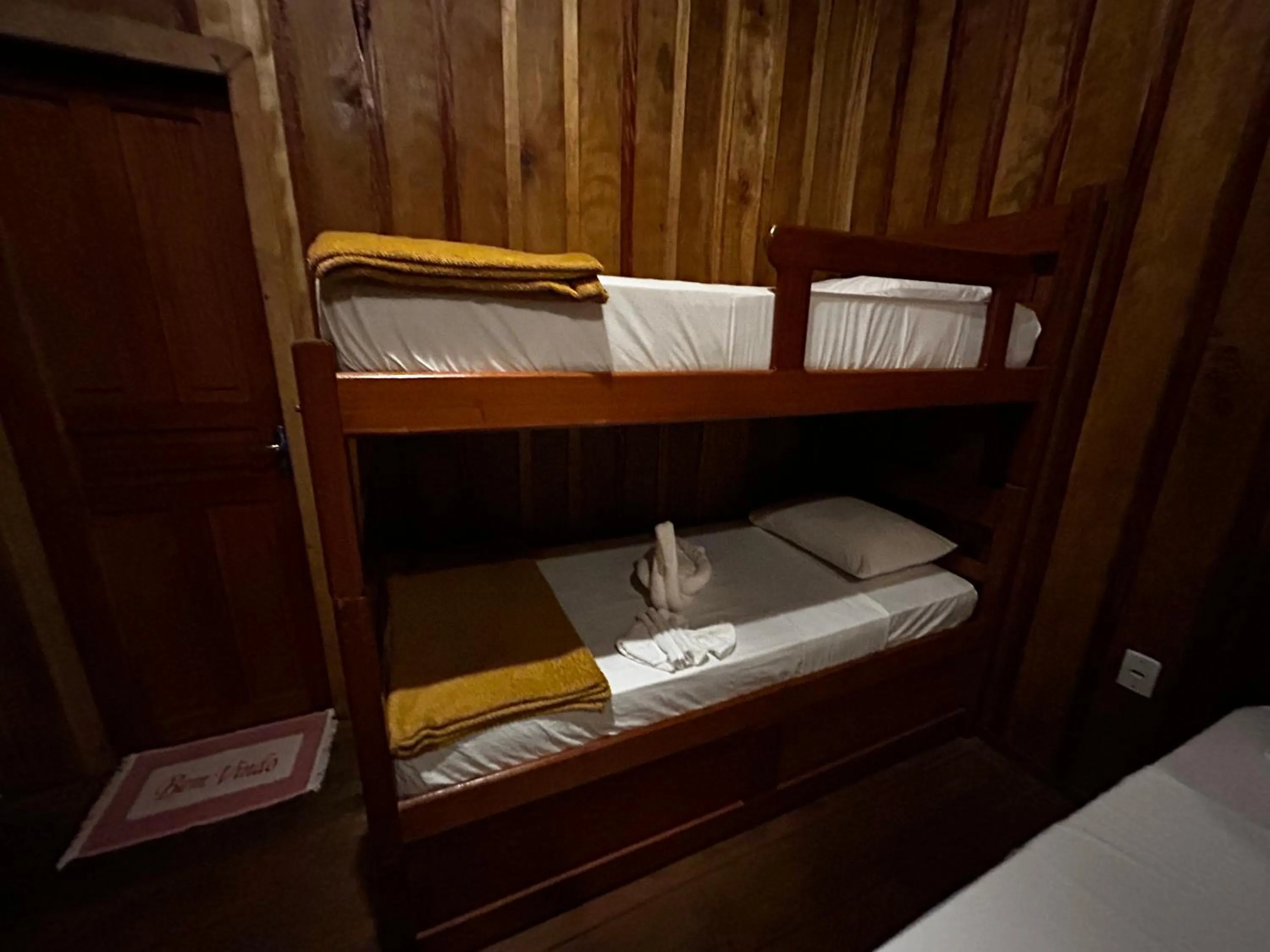 Bed in Vista do Lago Jungle Lodge