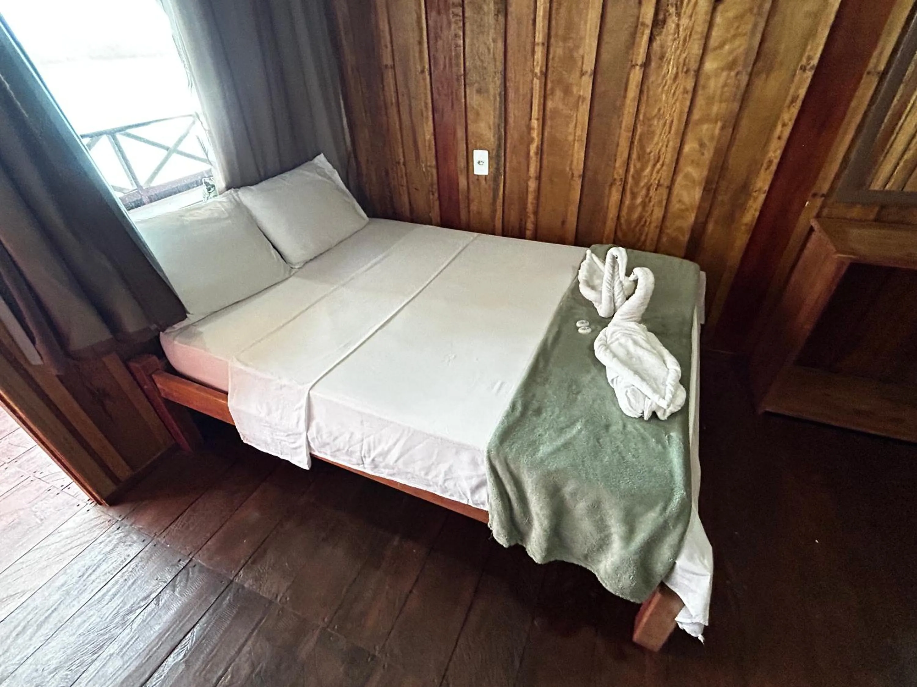 Bed in Vista do Lago Jungle Lodge