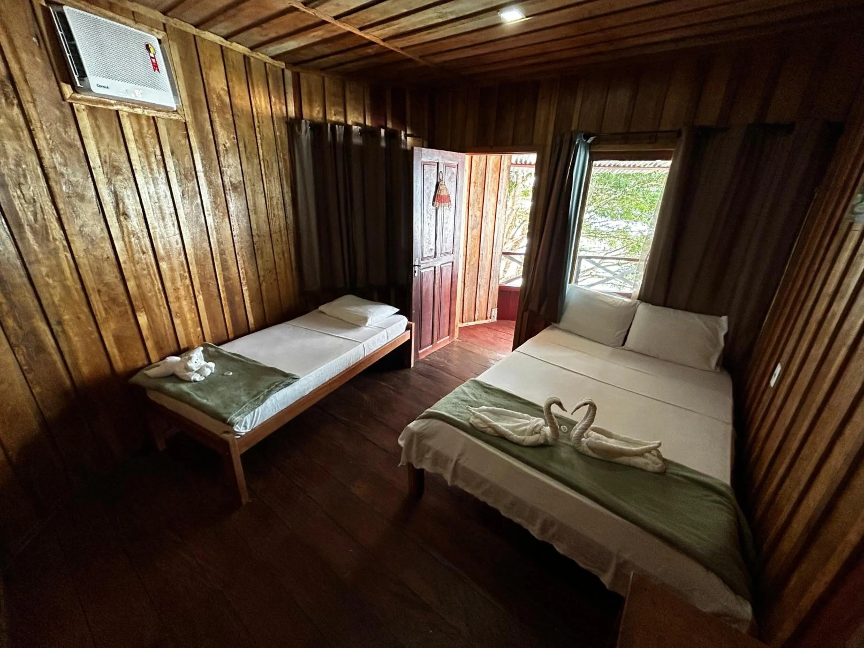 Bed in Vista do Lago Jungle Lodge