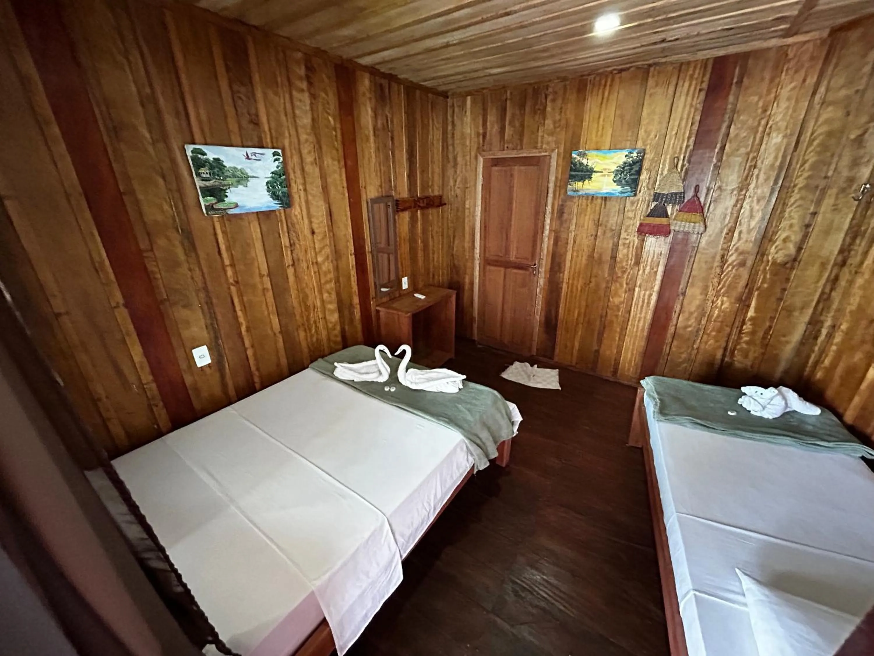 Bed in Vista do Lago Jungle Lodge