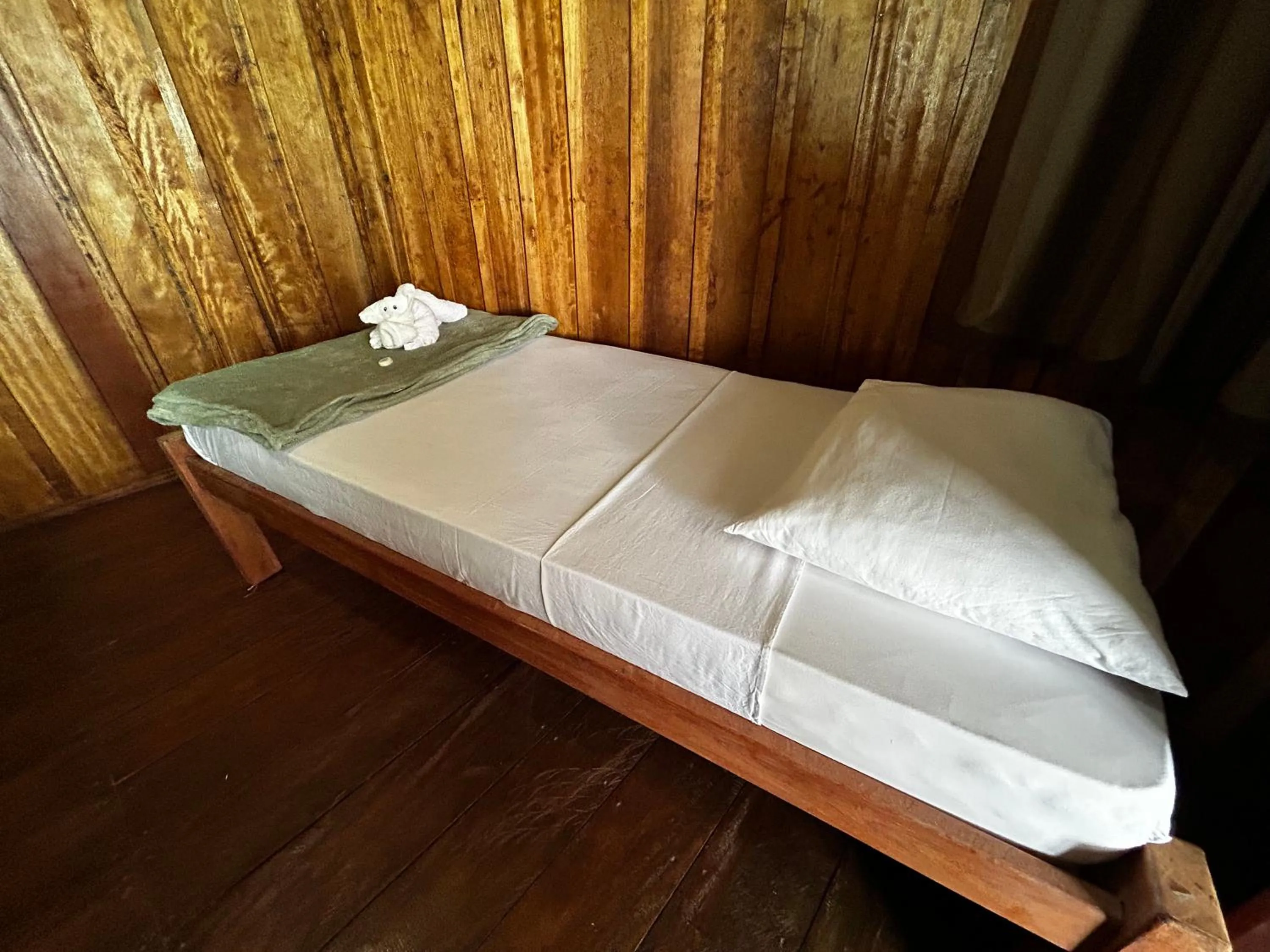 Bed in Vista do Lago Jungle Lodge