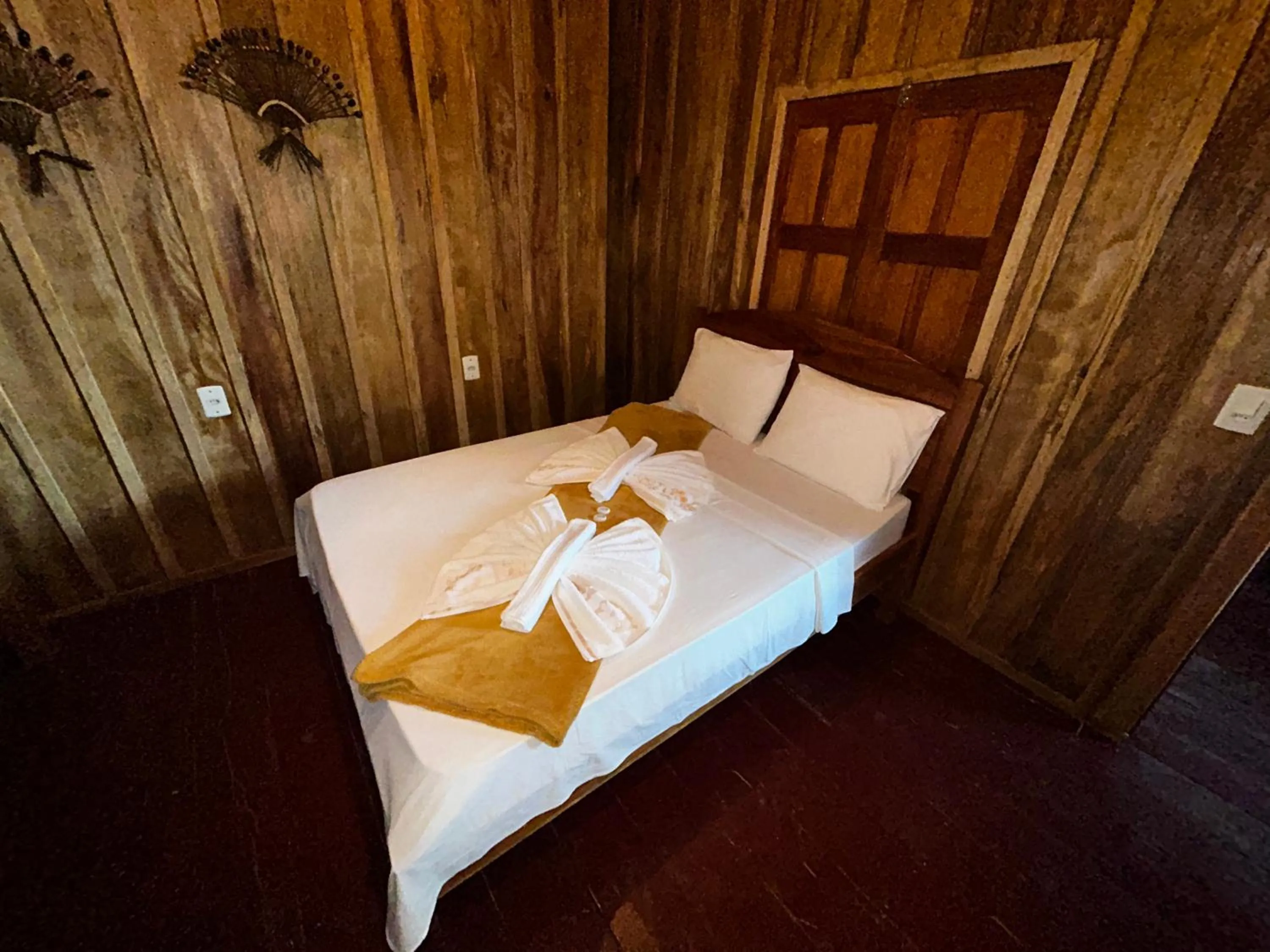 Bed in Vista do Lago Jungle Lodge