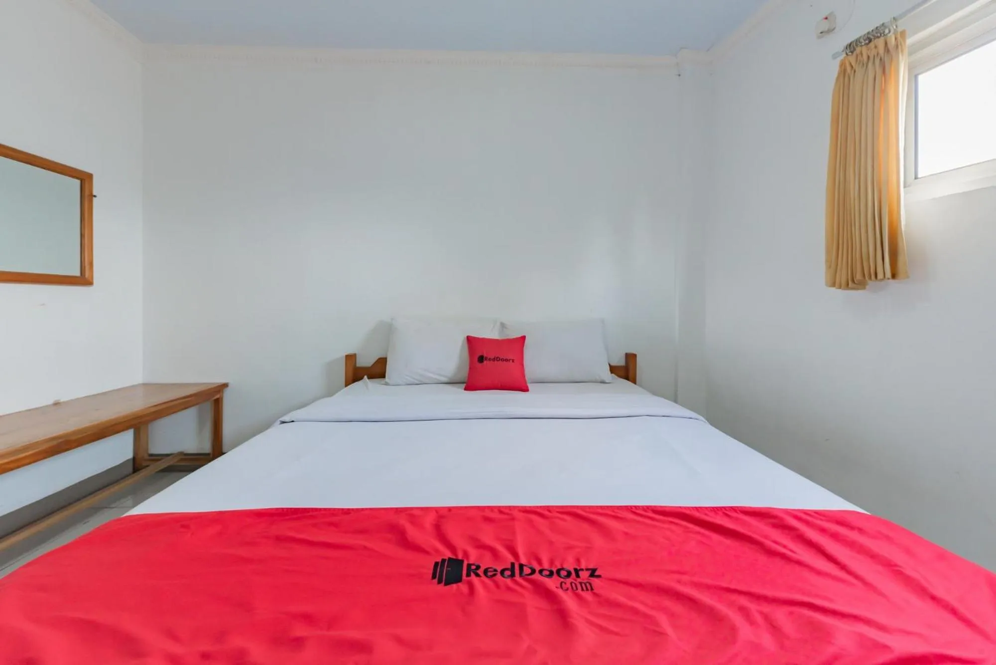 Bed in RedDoorz Syariah at Pantai Pelabuhan Ratu