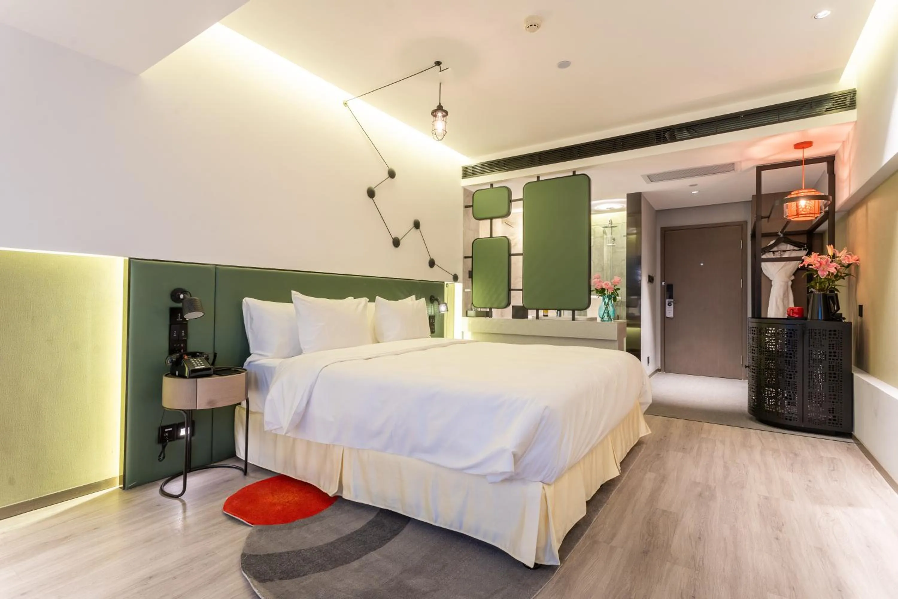 Photo of the whole room, Bed in Jinmao Hotel Xi'an Downtown