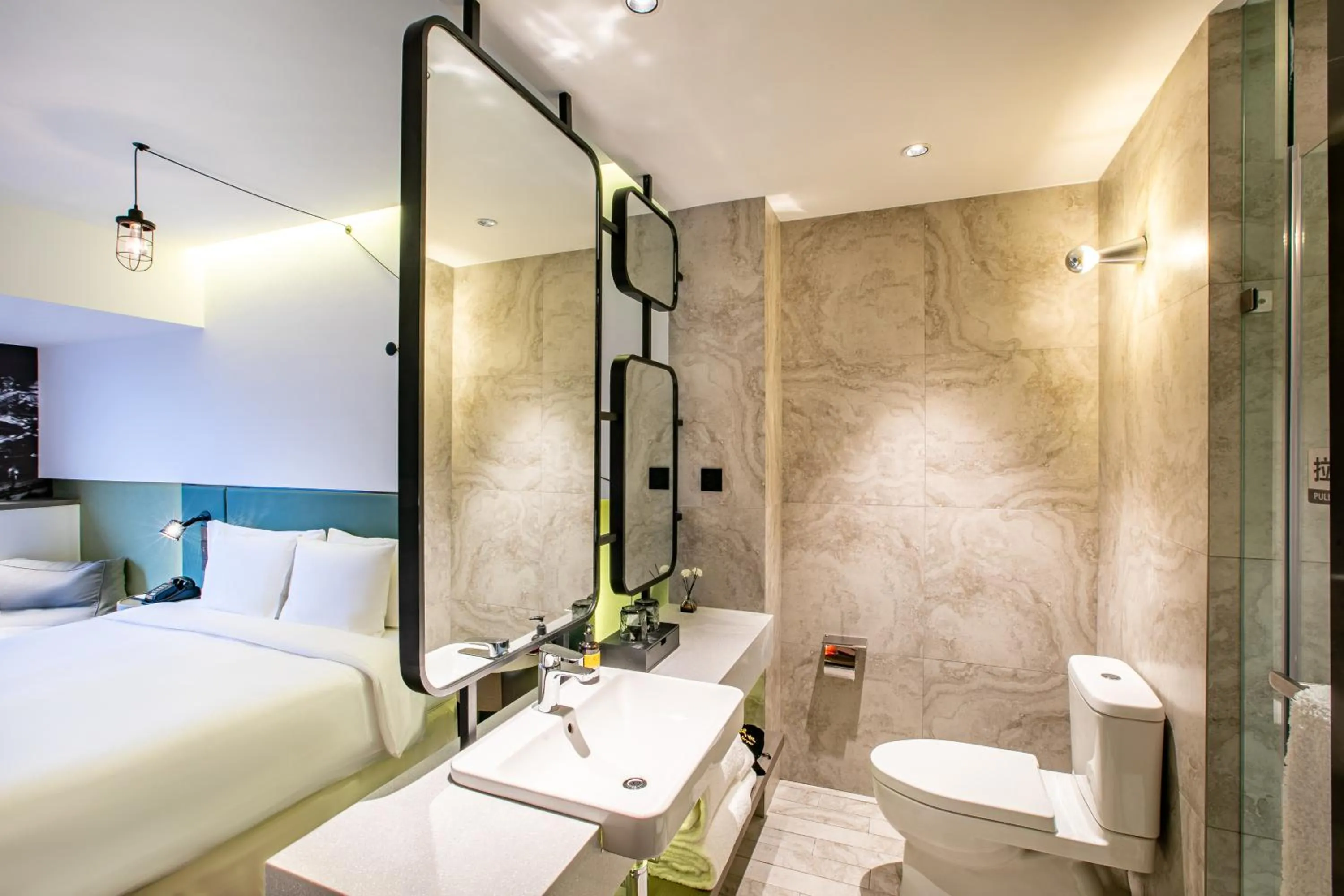 Bathroom in Jinmao Hotel Xi'an Downtown