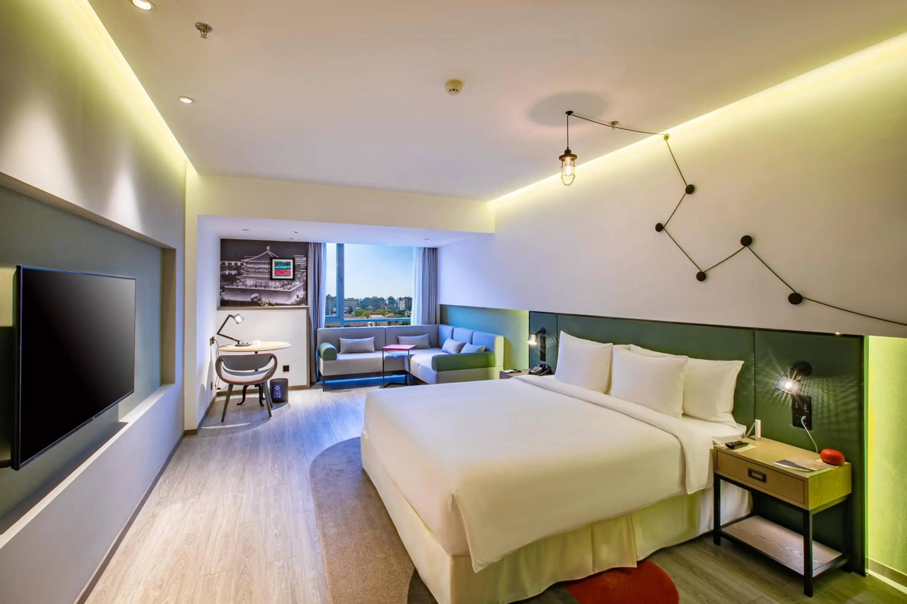 Photo of the whole room, Bed in Jinmao Hotel Xi'an Downtown