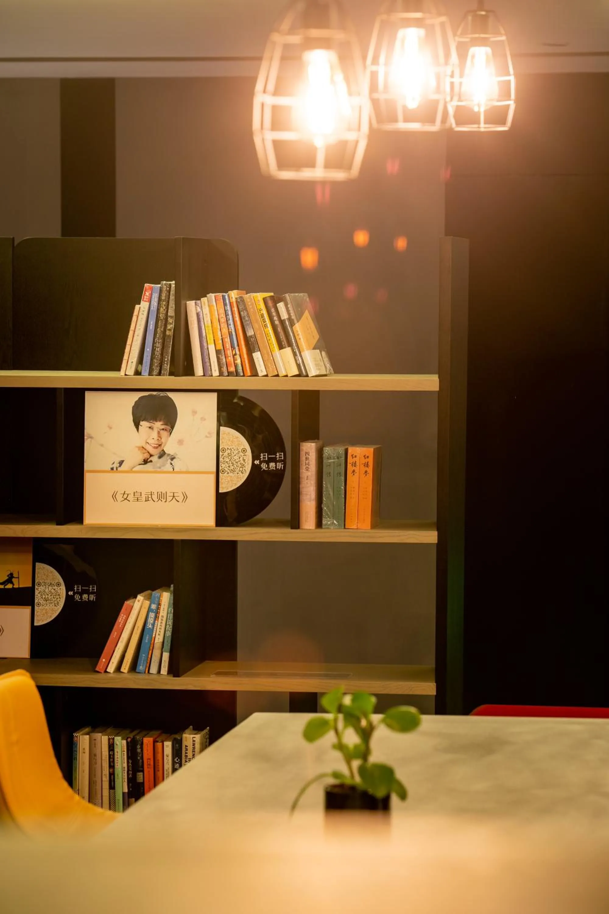 Library in Jinmao Hotel Xi'an Downtown