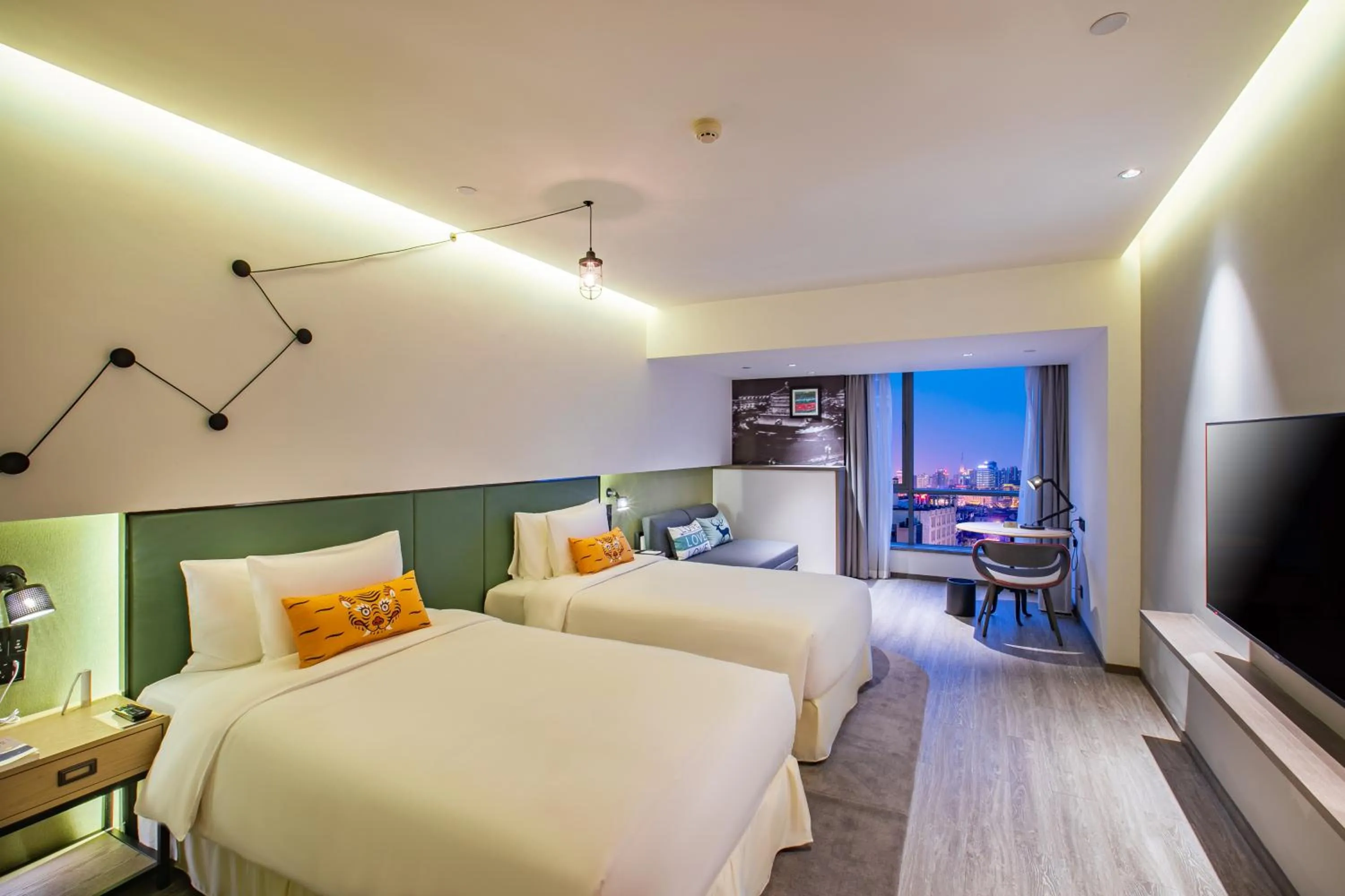 TV and multimedia, Bed in Jinmao Hotel Xi'an Downtown