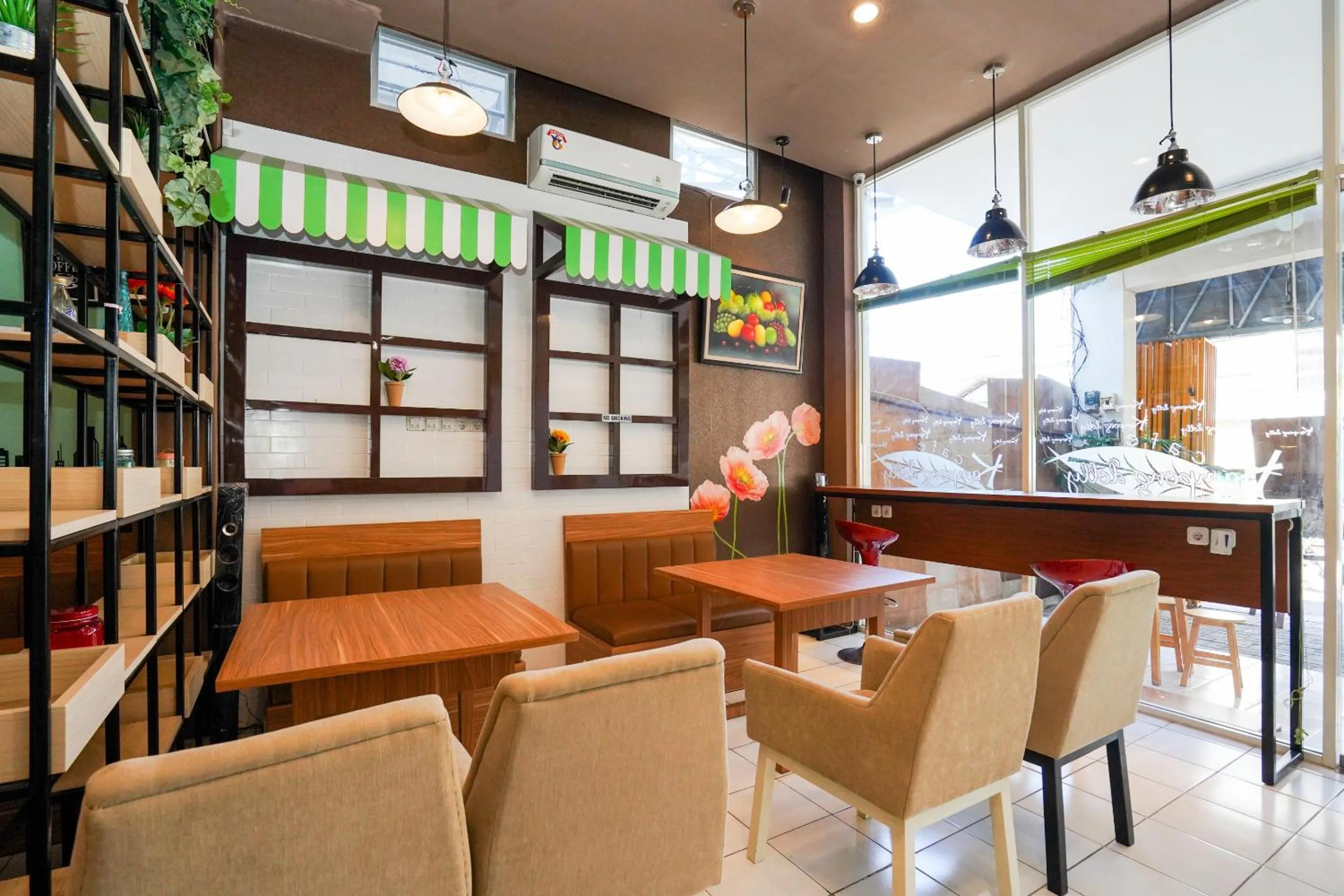 Seating area in Hotel O Surabaya near Surabaya Town Square formerly Kupang Gunung Residence