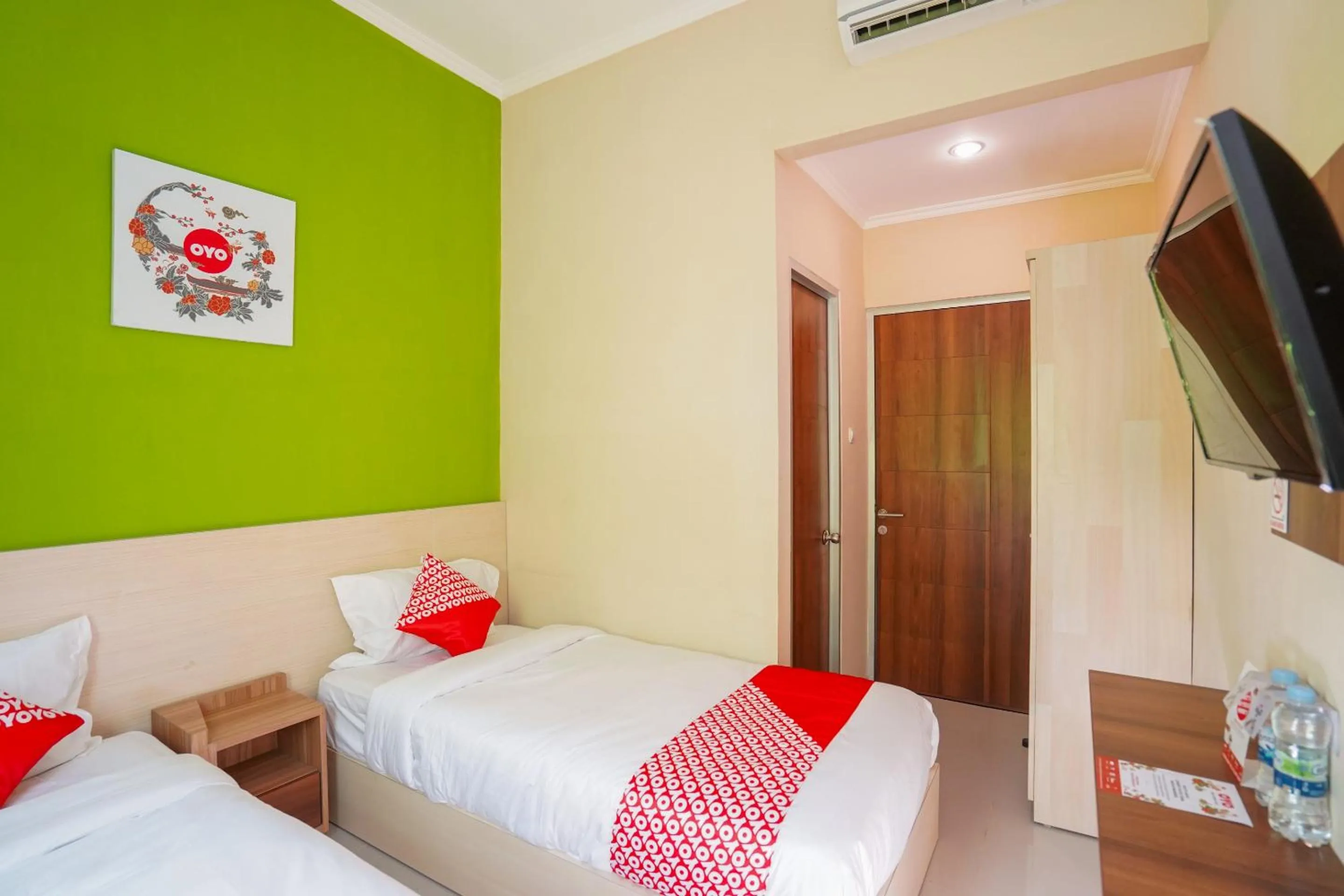 Bedroom, Bed in Hotel O Surabaya near Surabaya Town Square formerly Kupang Gunung Residence