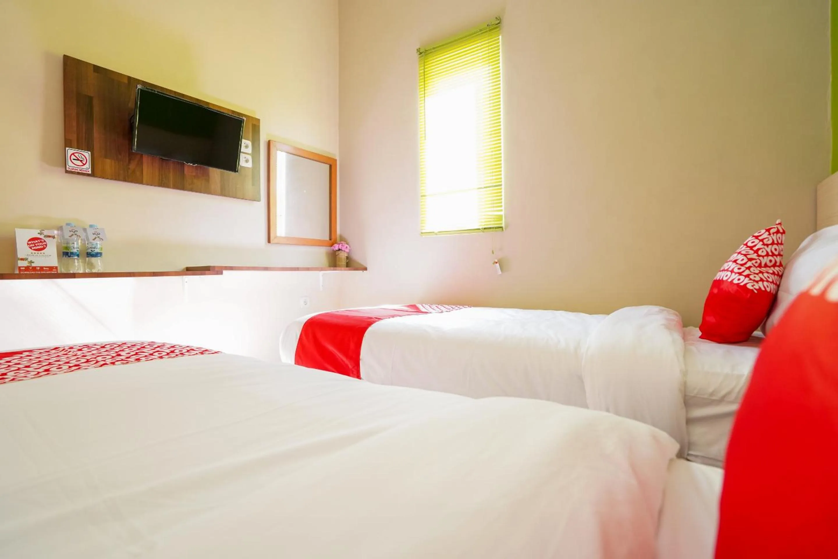 Bedroom, Bed in Hotel O Surabaya near Surabaya Town Square formerly Kupang Gunung Residence