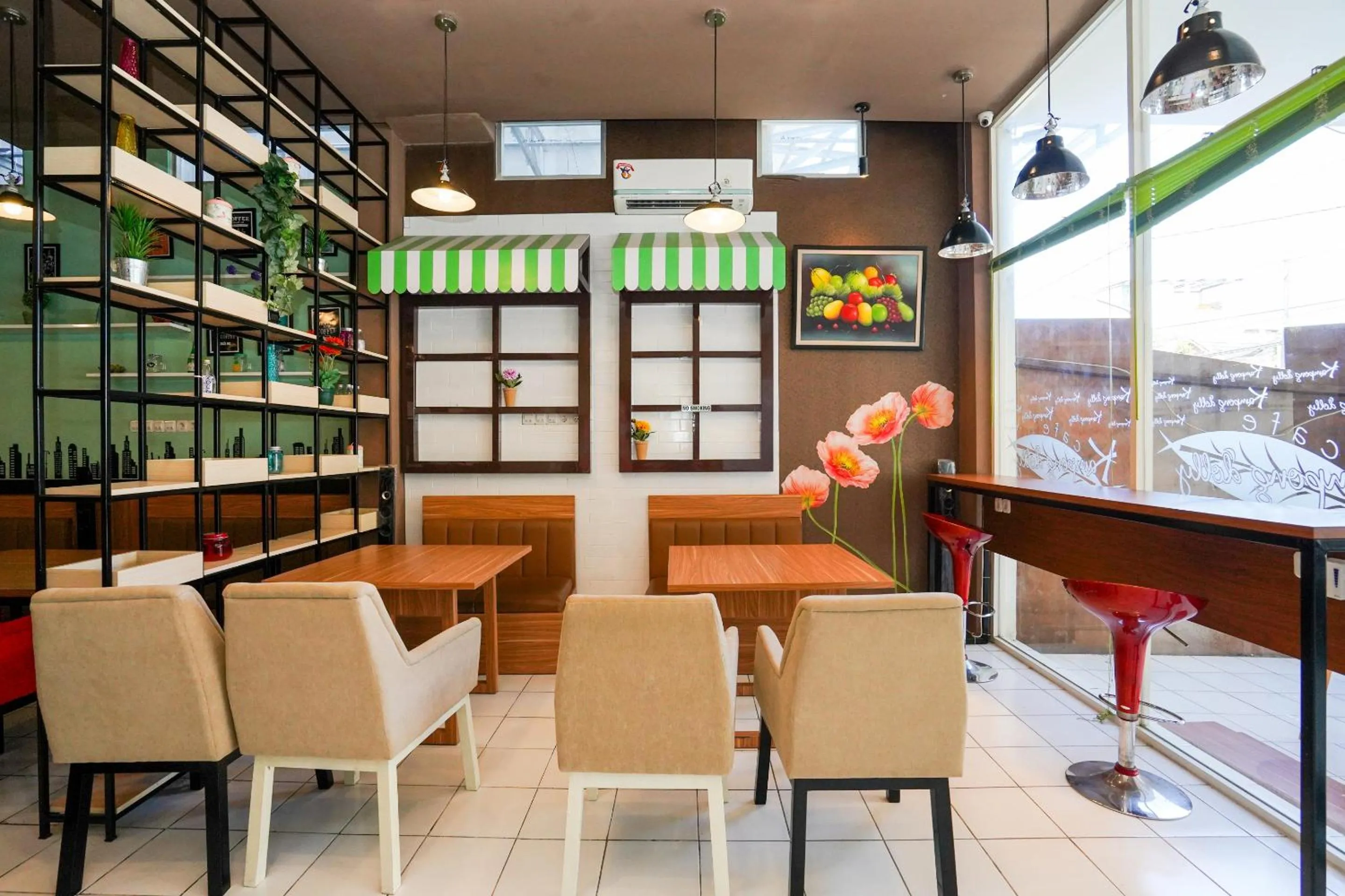Seating area in Hotel O Surabaya near Surabaya Town Square formerly Kupang Gunung Residence