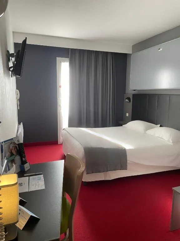 Bed in Brit Hotel Marvejols