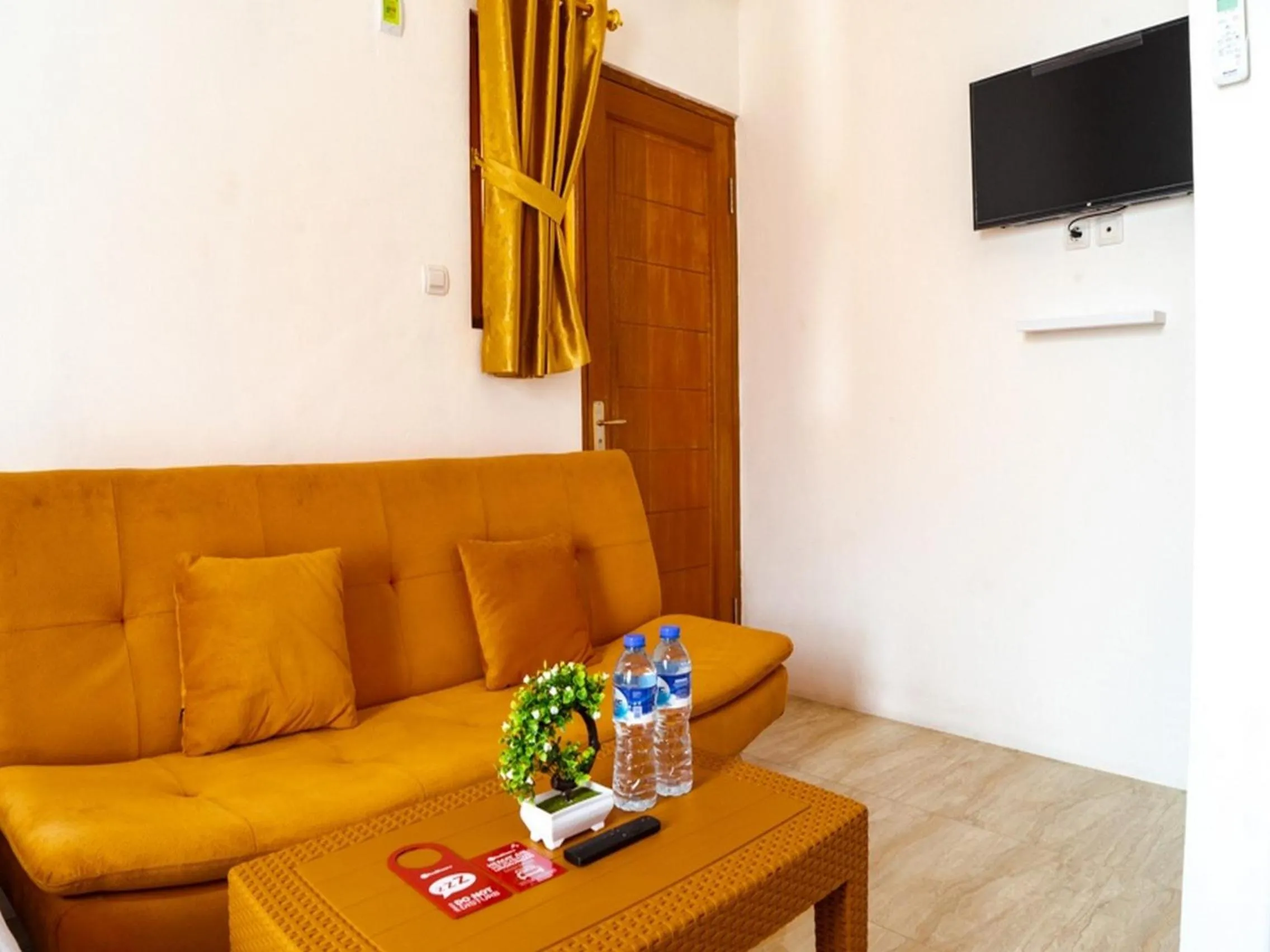 Bedroom in RedDoorz near Cipinang Indah Mall