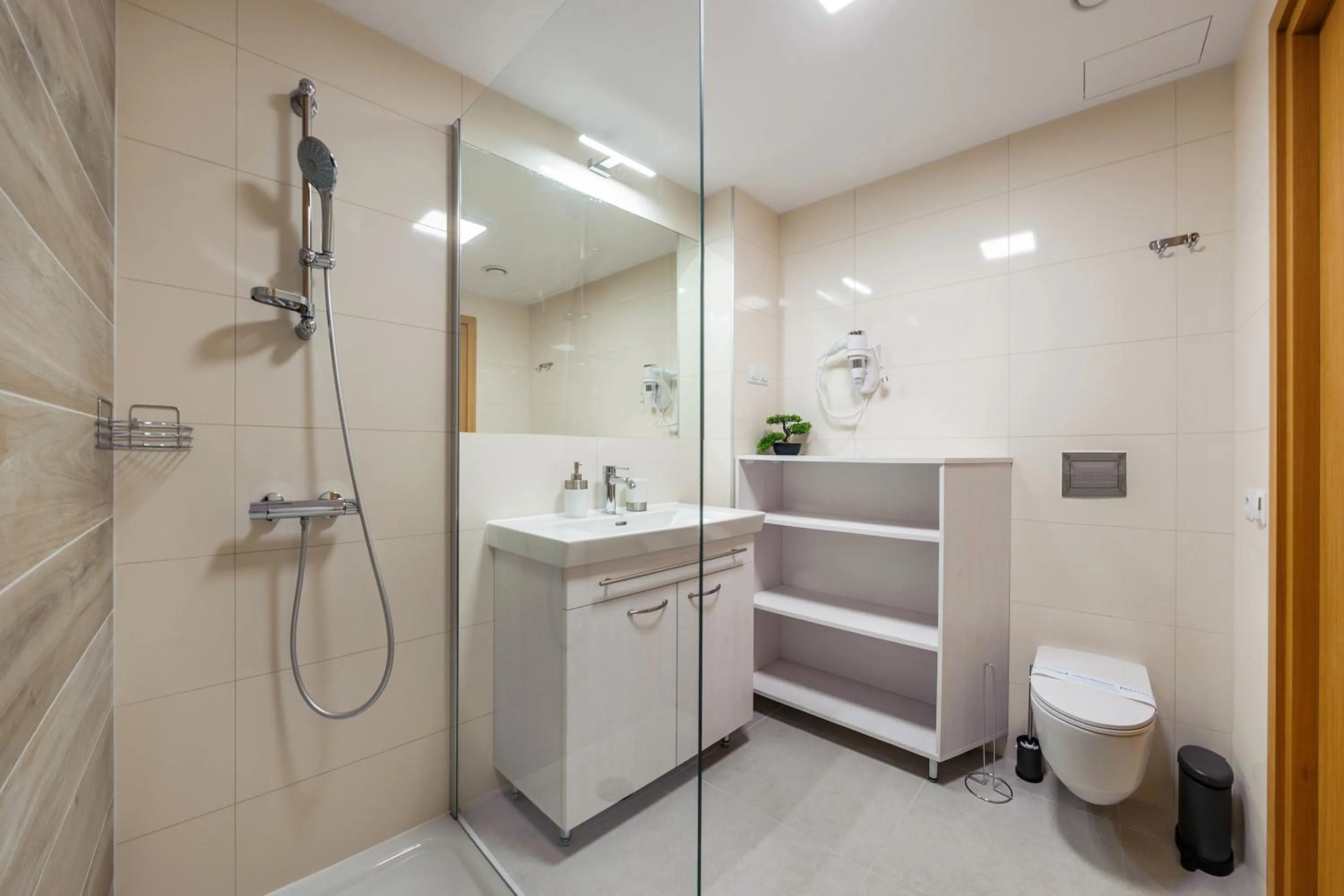 Shower in Seaside Kołobrzeg, Sun & Snow