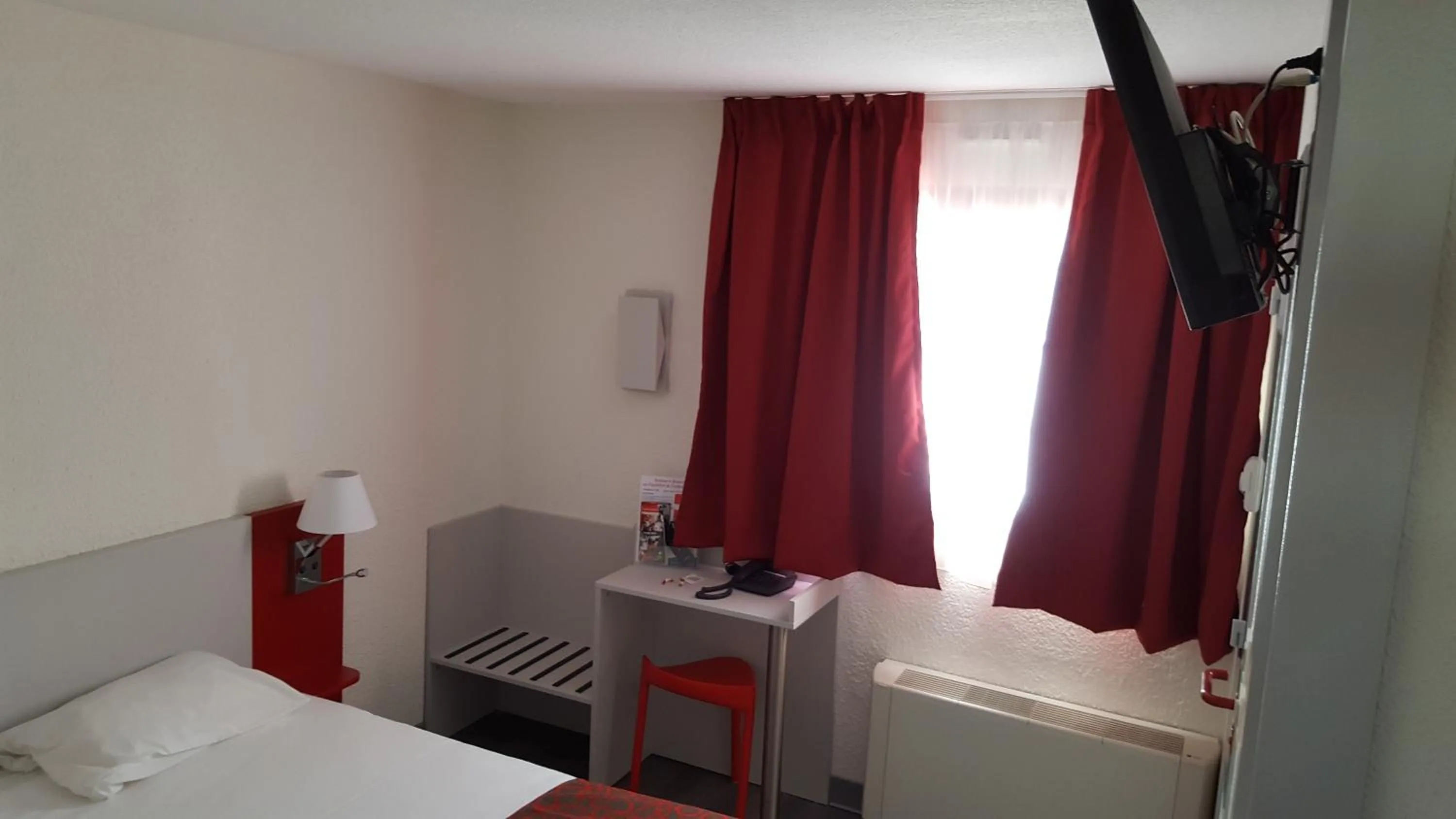 Bed in Fasthotel Tarbes Séméac - Un hôtel FH Confort