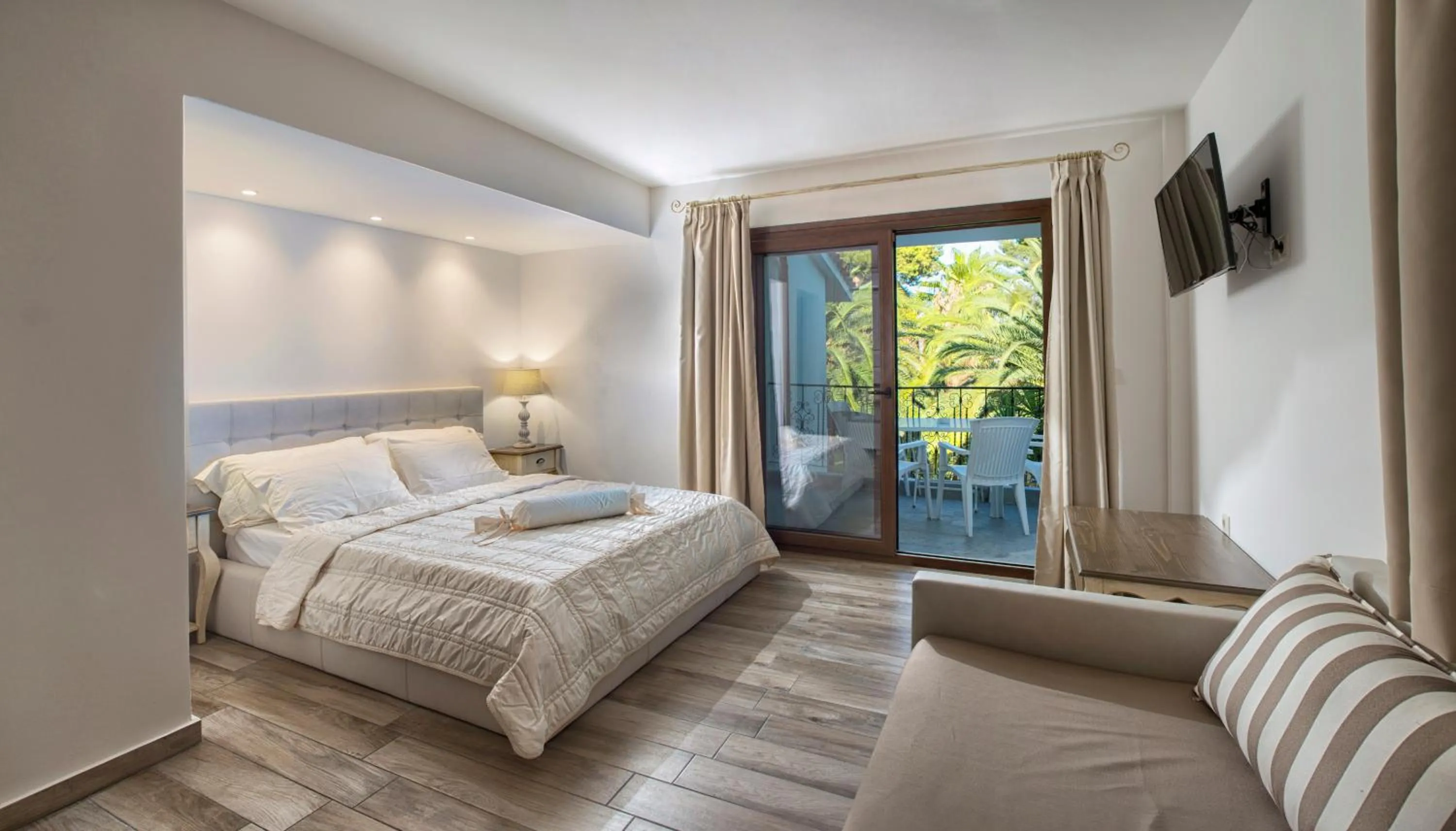 Photo of the whole room, Bed in Hotel Pilalidis