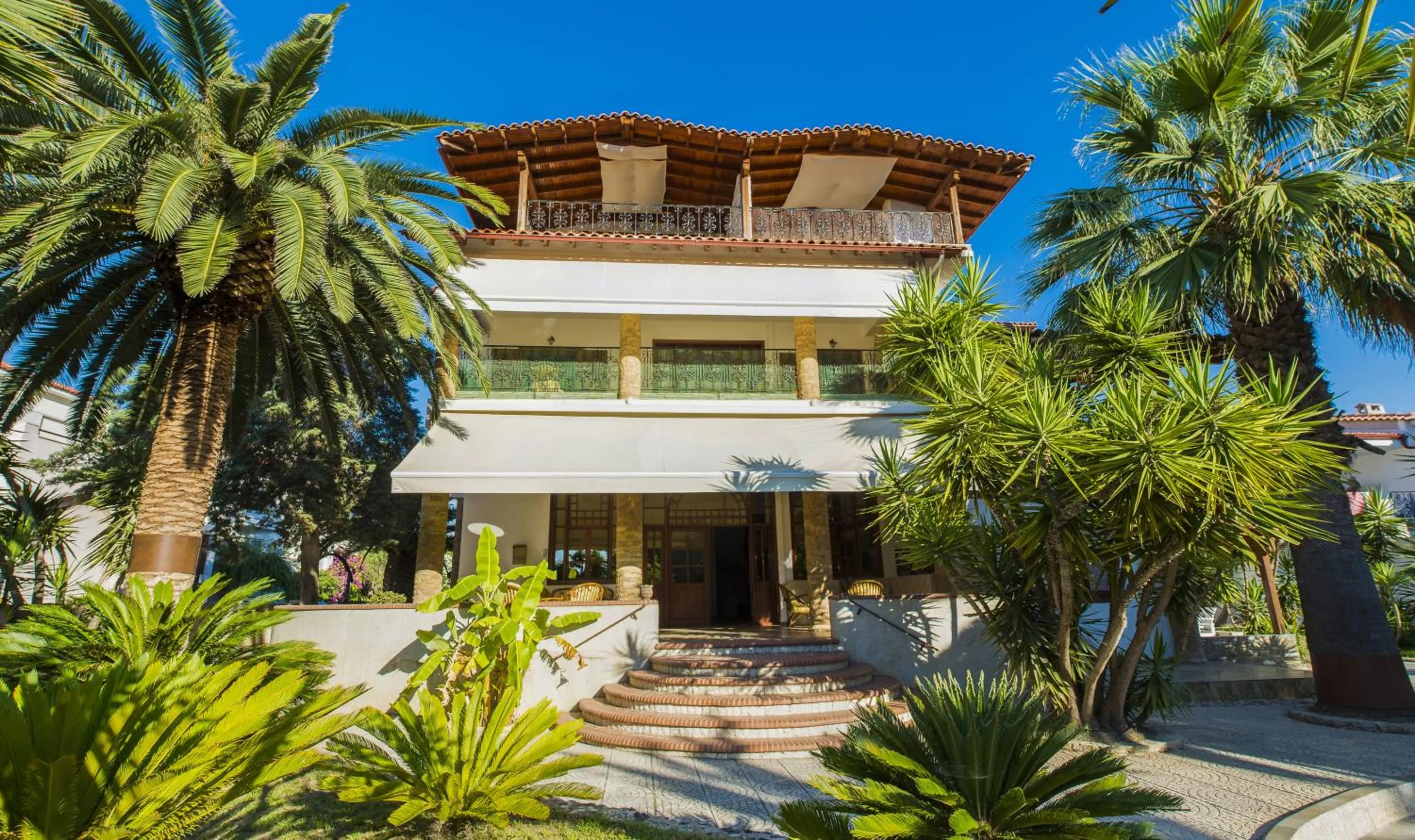 Property building in Hotel Pilalidis