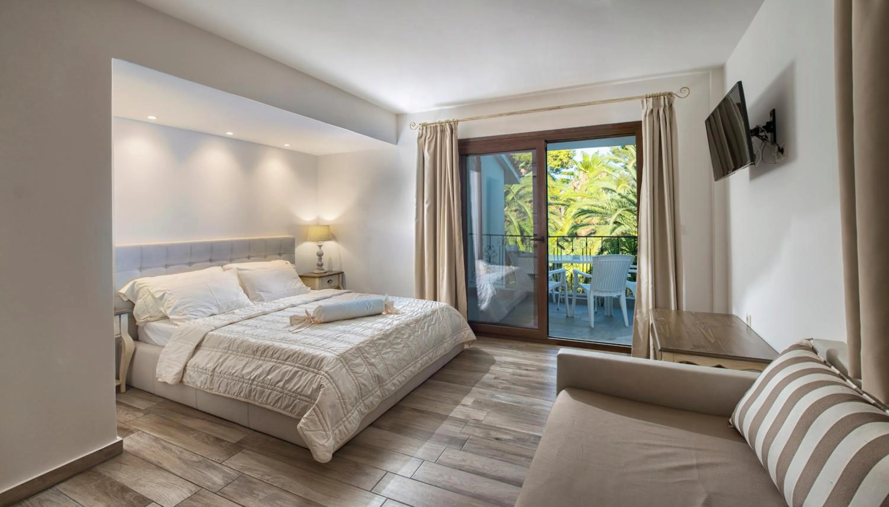 Photo of the whole room, Bed in Hotel Pilalidis