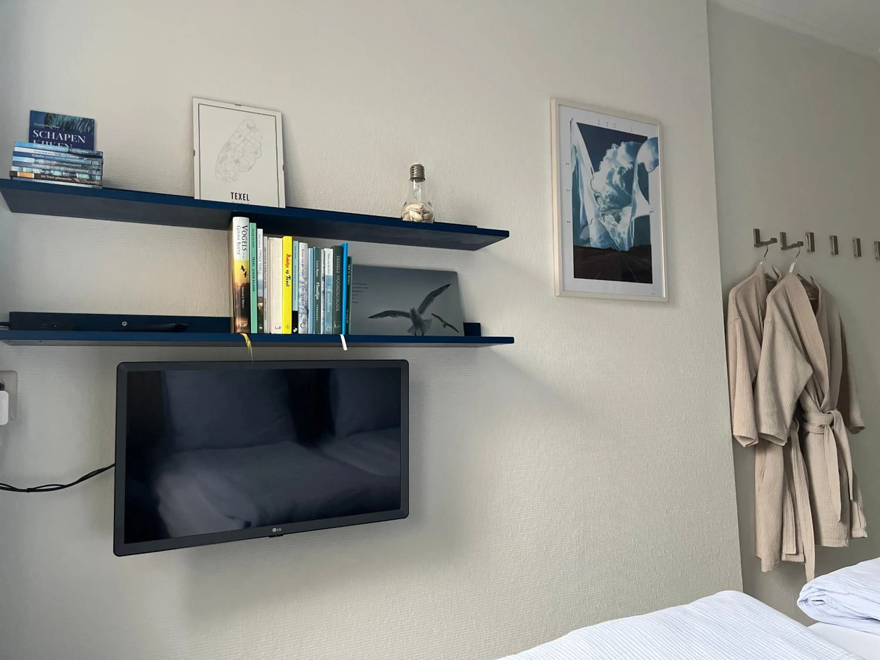 TV and multimedia, Bed in B&B Vloedlijn Texel