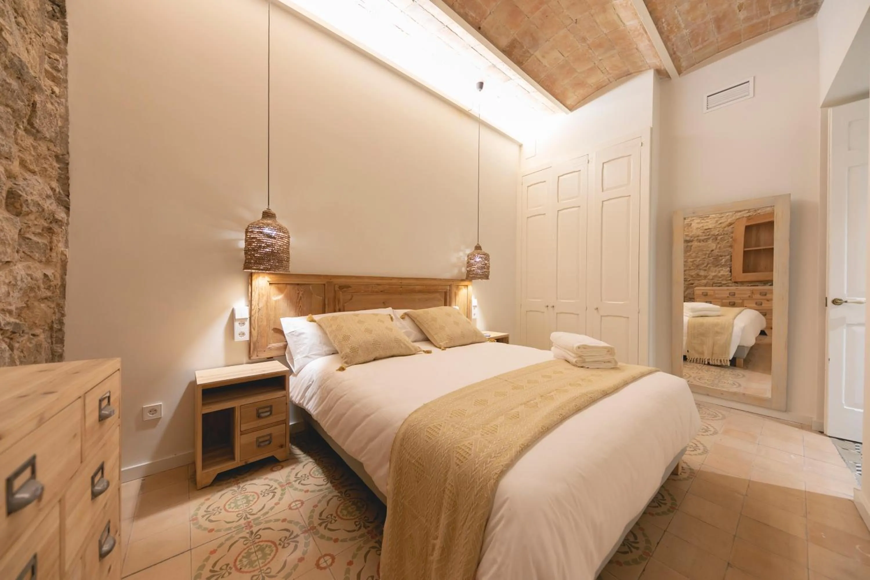 Bed in Bravissimo Mercaders, beautiful 3 bedroom apartment