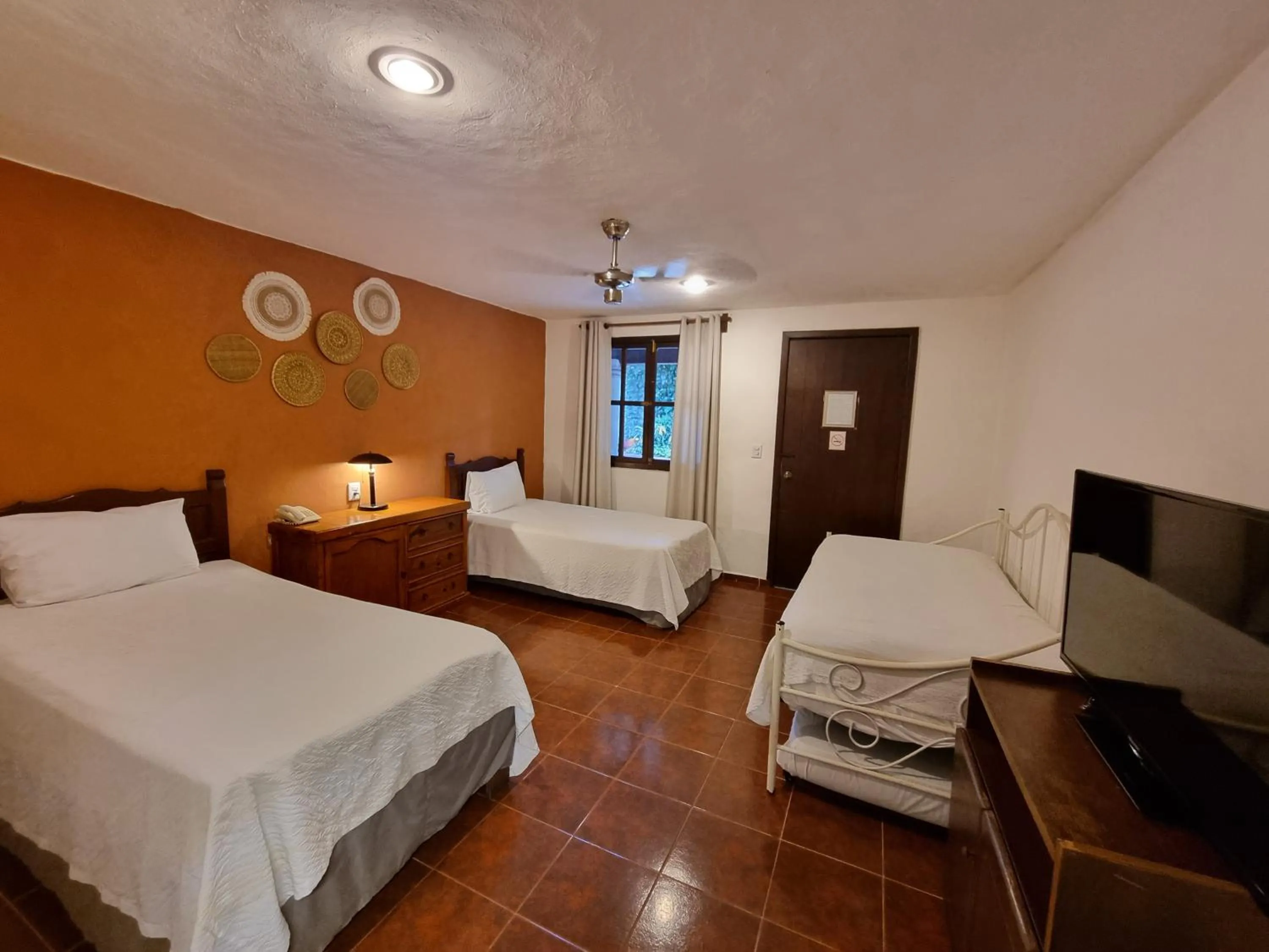 Photo of the whole room, Bed in Hotel Holly