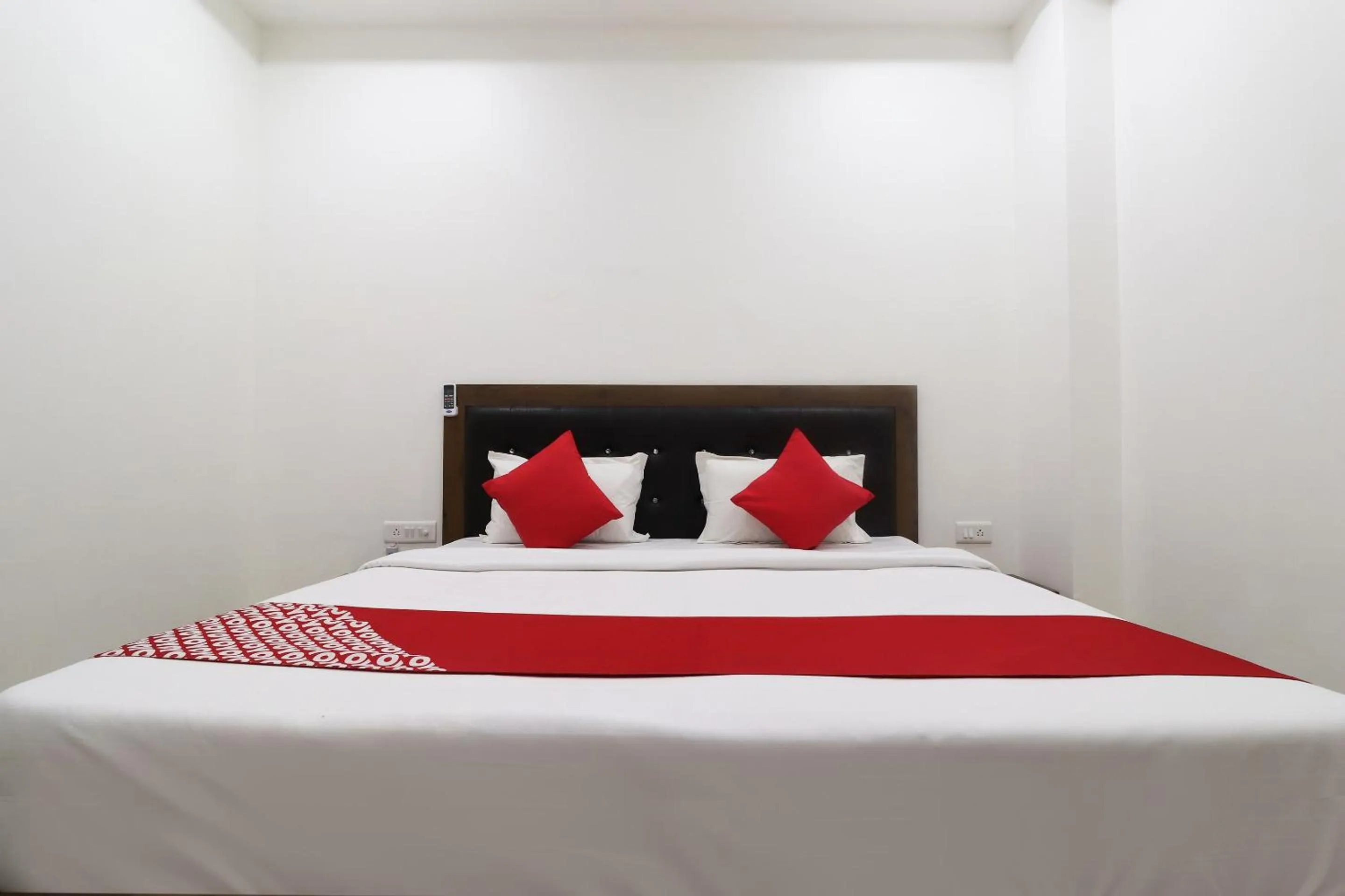 Bedroom, Bed in Hotel O Vrindravan Inn