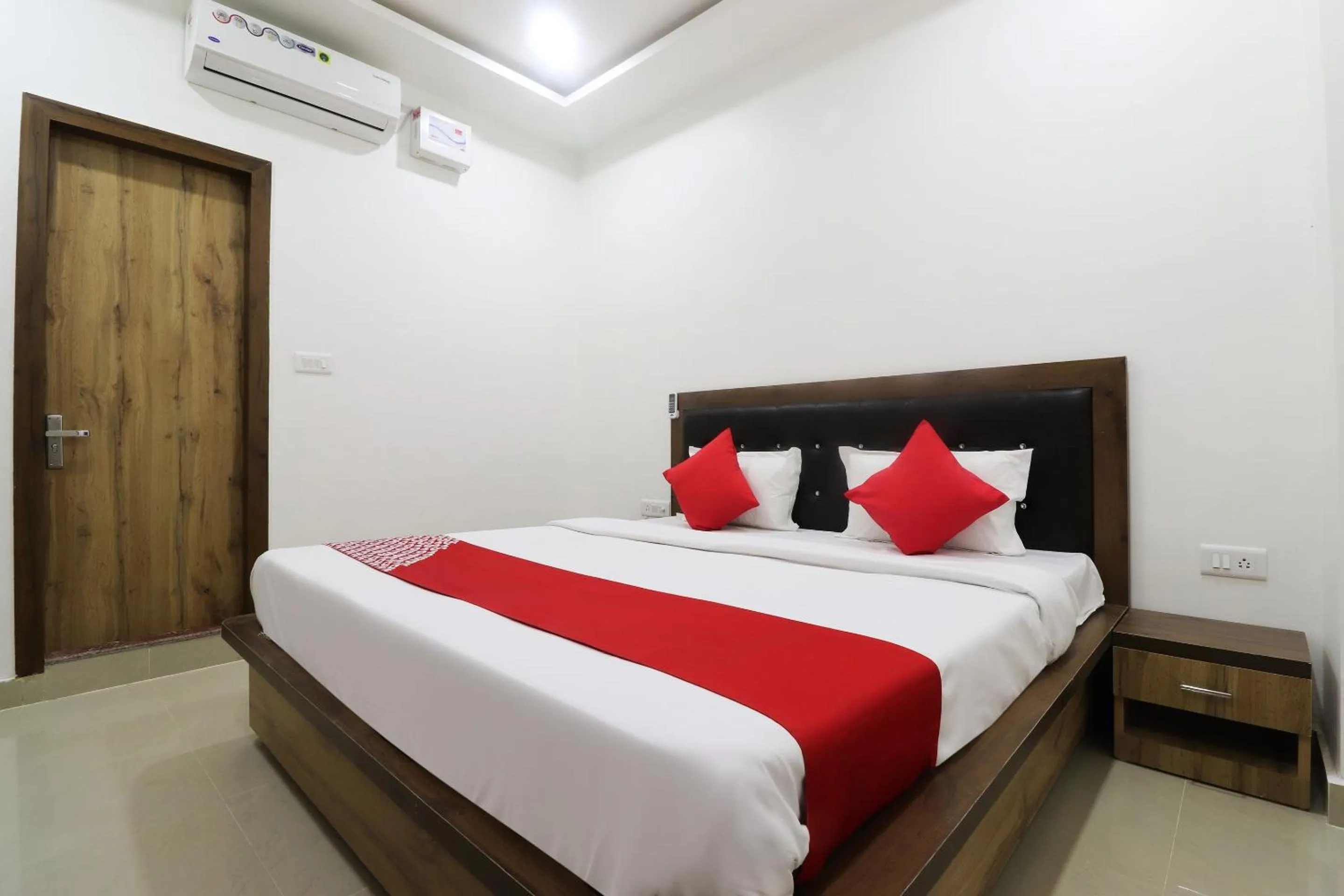 Bedroom, Bed in Hotel O Vrindravan Inn