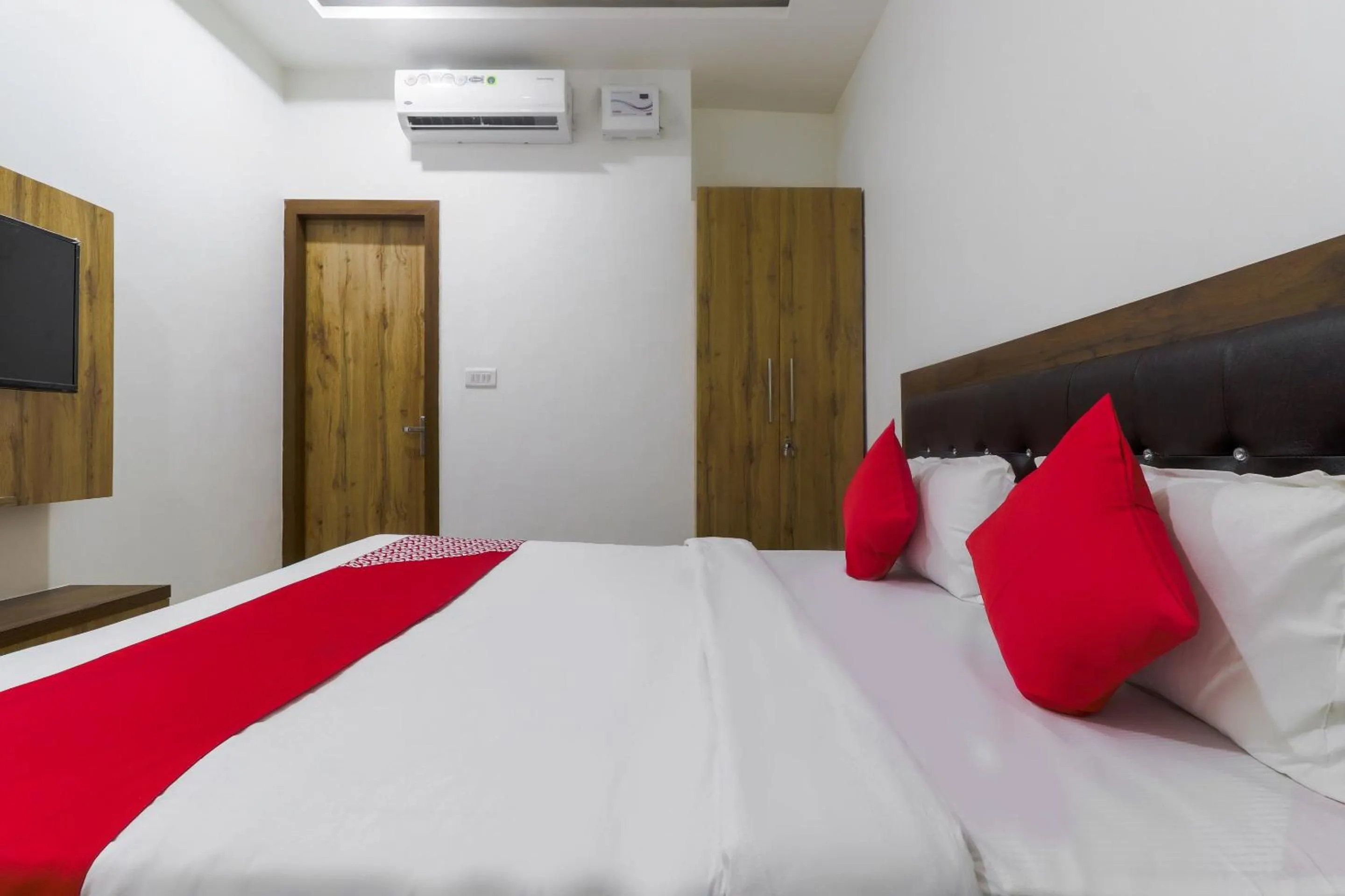 Bedroom, Bed in Hotel O Vrindravan Inn