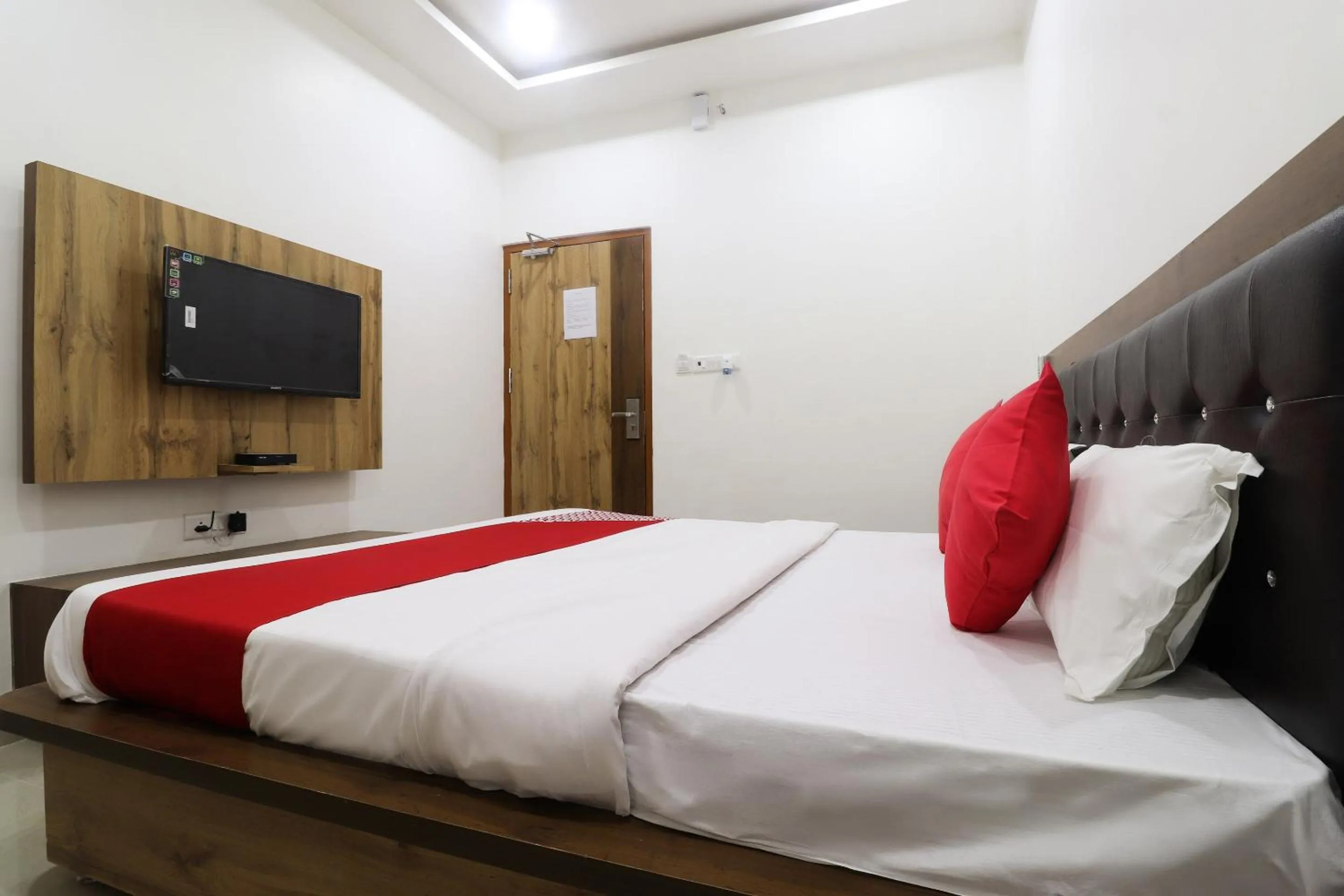 Bedroom, Bed in Hotel O Vrindravan Inn