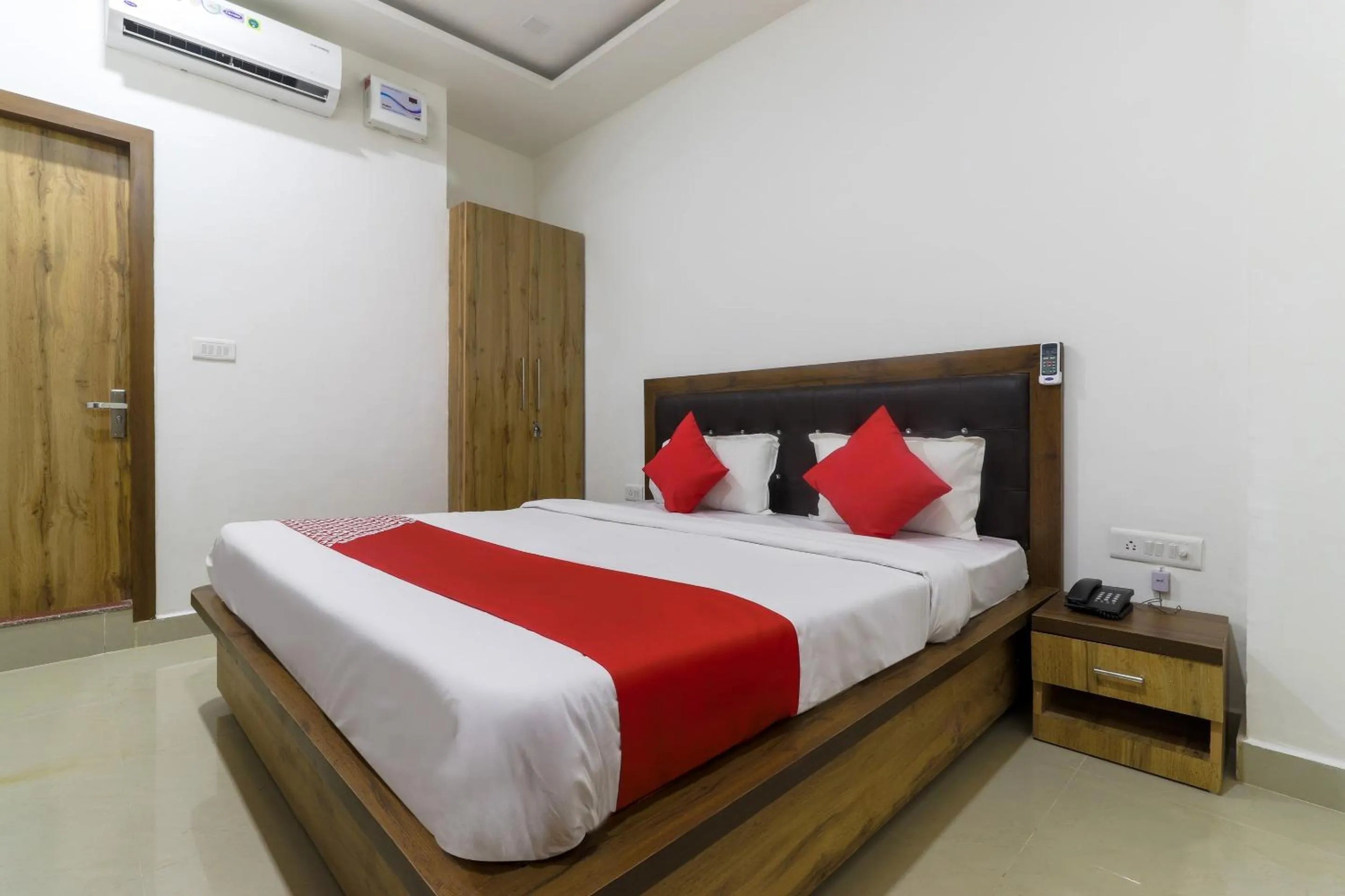 Bedroom, Bed in Hotel O Vrindravan Inn