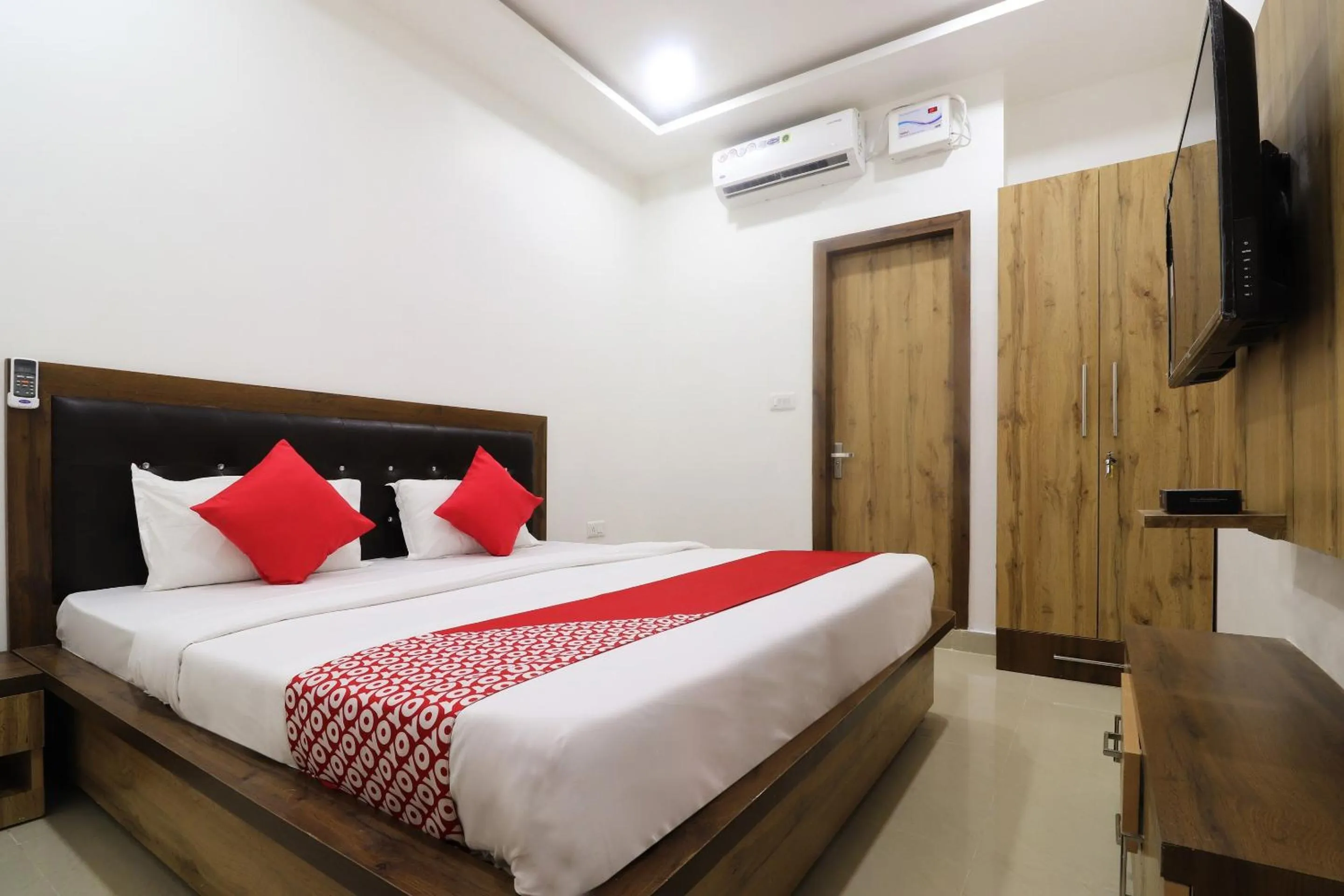 Bedroom, Bed in Hotel O Vrindravan Inn