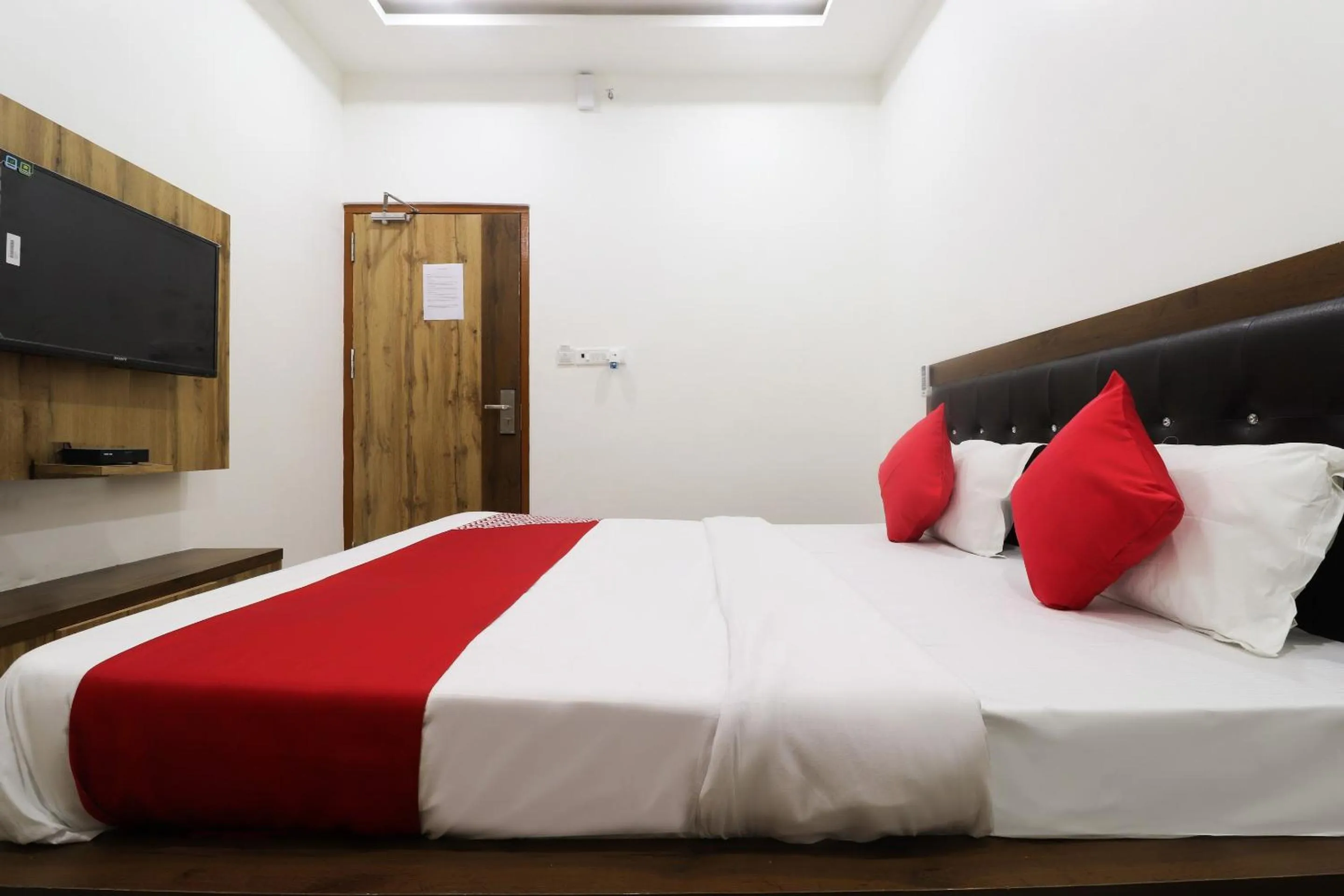 Bedroom, Bed in Hotel O Vrindravan Inn