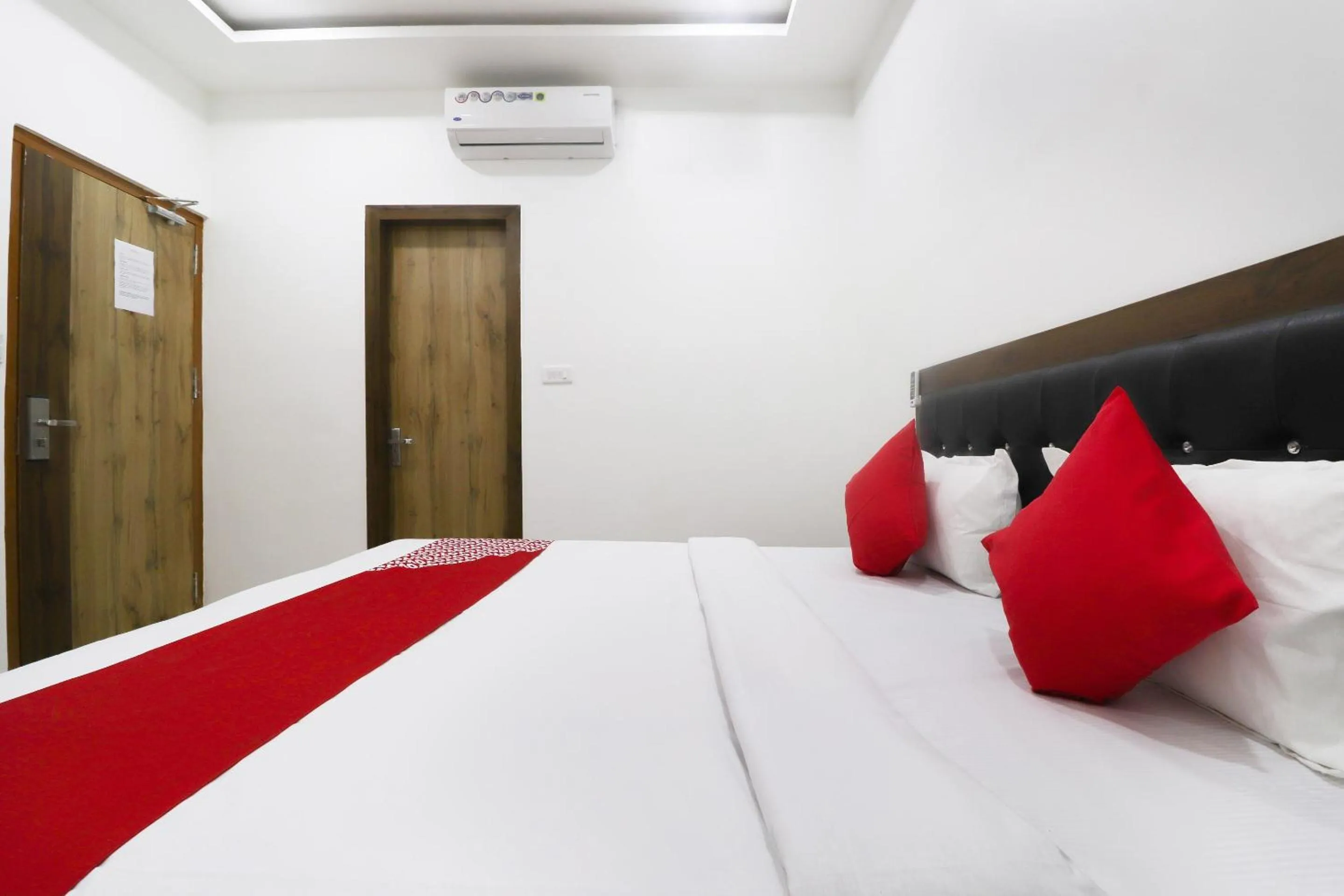 Bedroom, Bed in Hotel O Vrindravan Inn