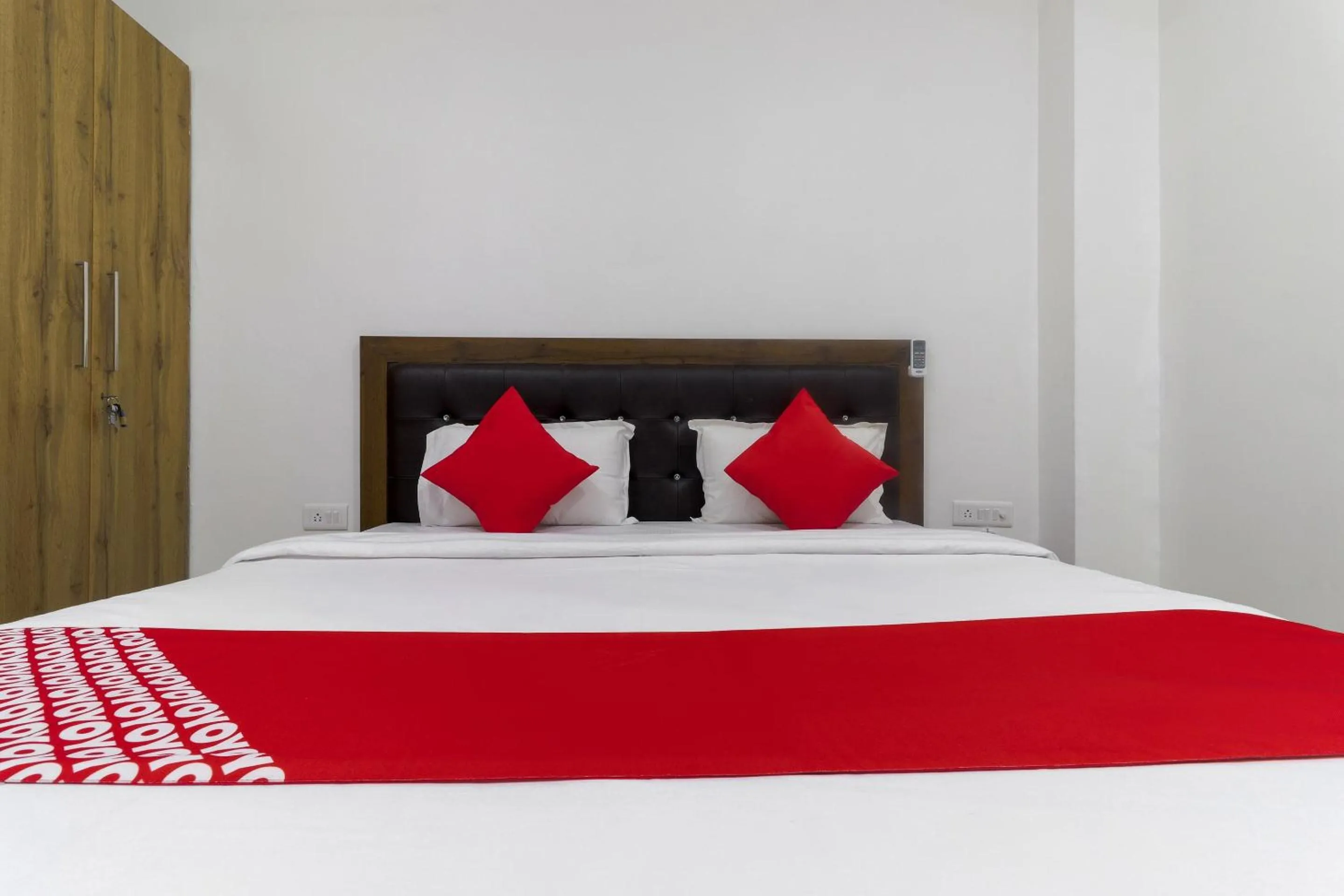 Bedroom, Bed in Hotel O Vrindravan Inn